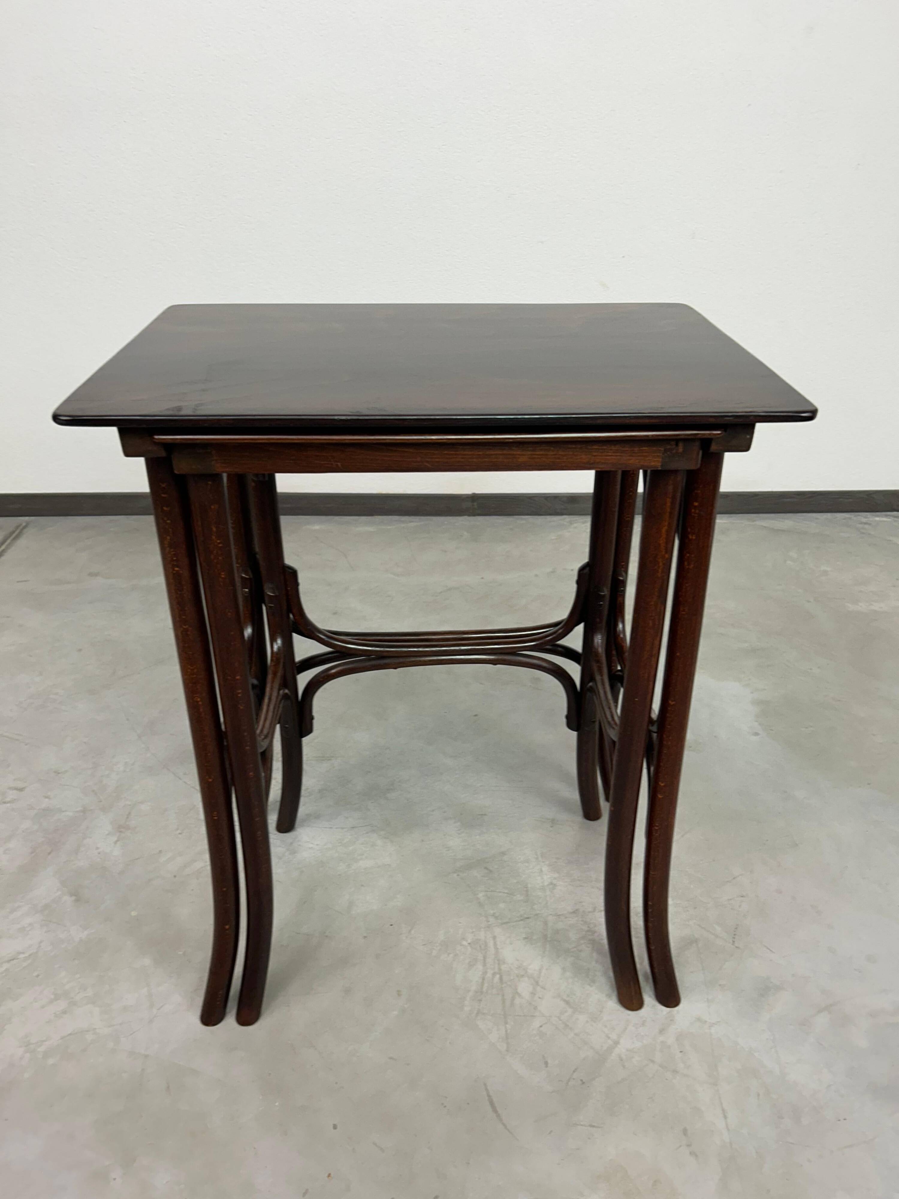 Nest tables Thonet