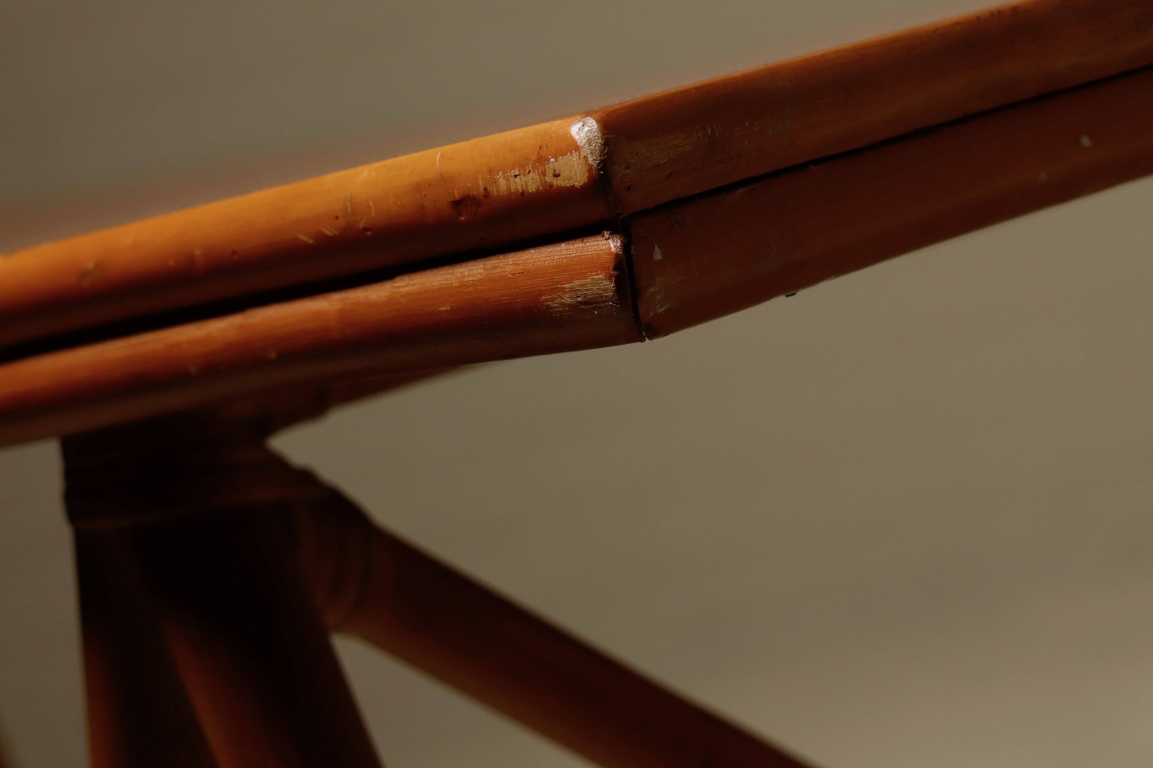 Bureau ou table à manger en treillis italien des années 1970 en bambou et rotin.