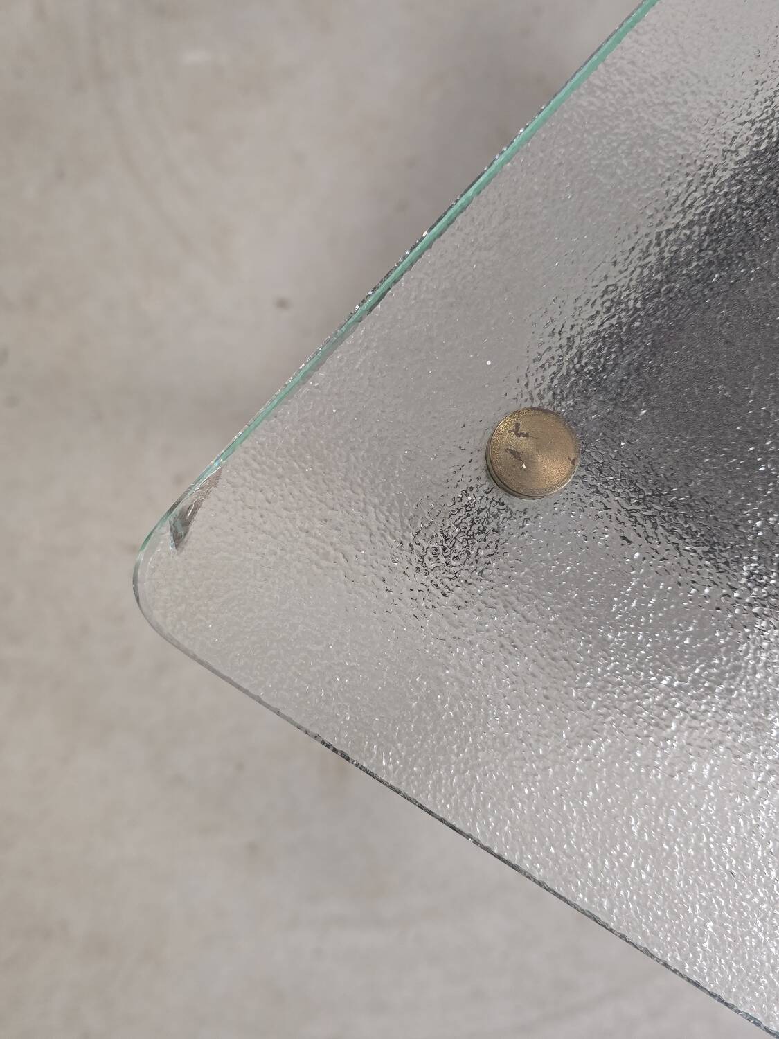 Coffee table in glass and black lacquered metal