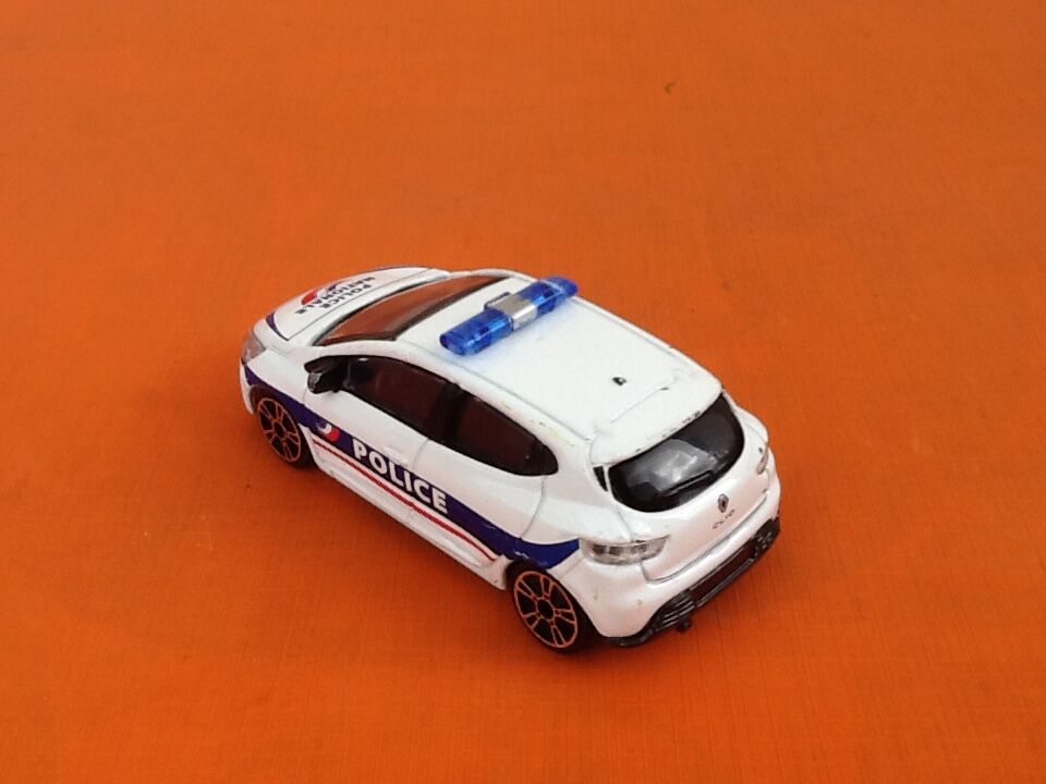 Miniature car Renault Clio Police Scale: 1/43rd Burago