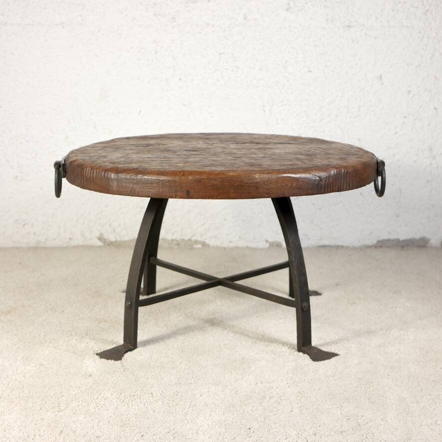 Brutalist round table in wrought iron and wood