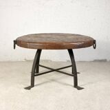 Brutalist round table in wrought iron and wood