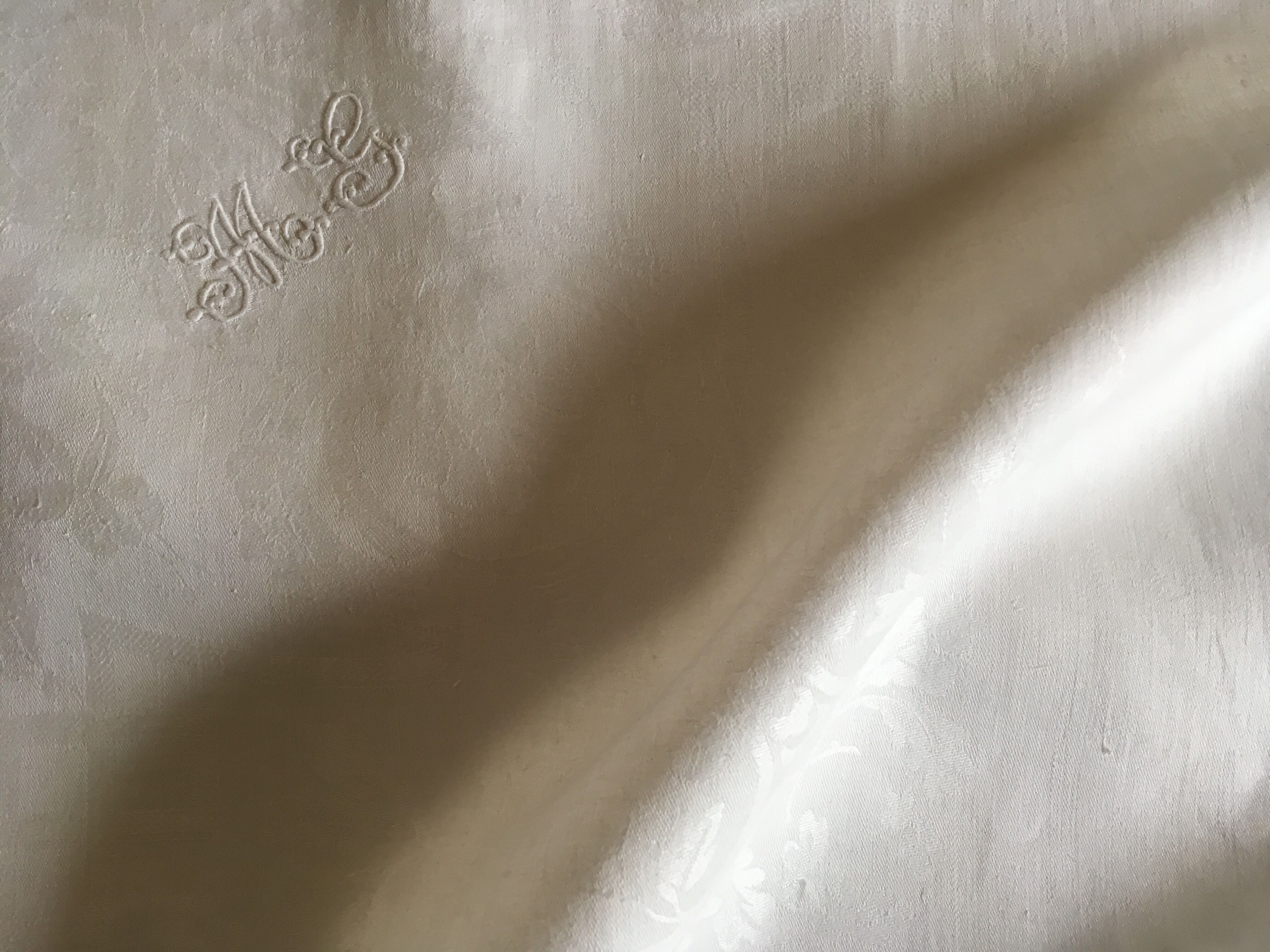 Silky linen damask slick early 20th length 3m