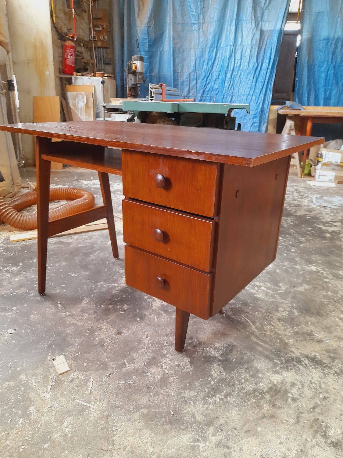 Vintage desk feet compass