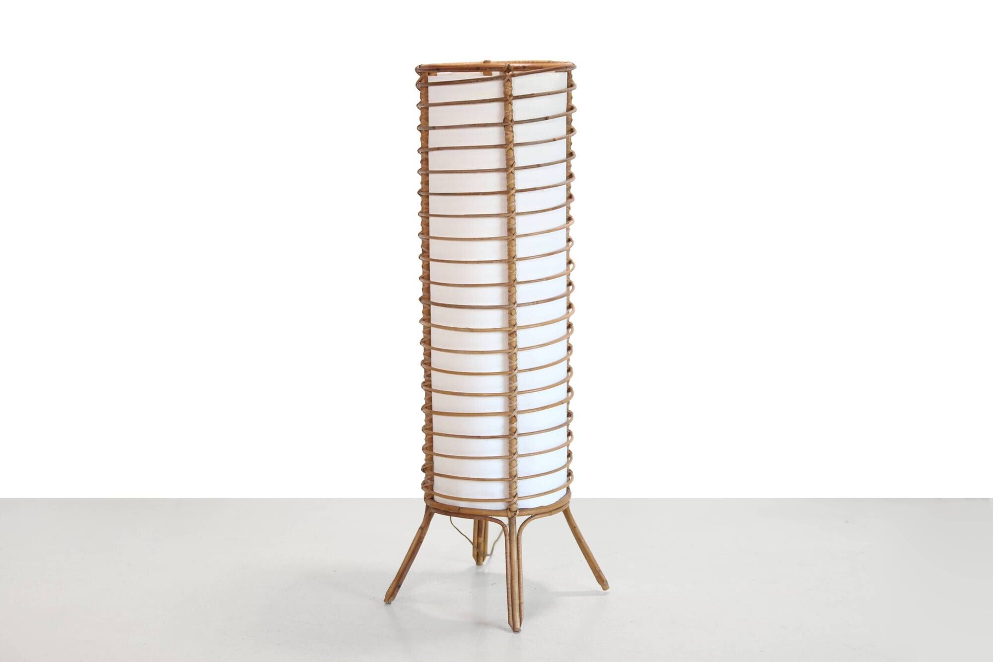 Lampe de sol en rotin vintage française