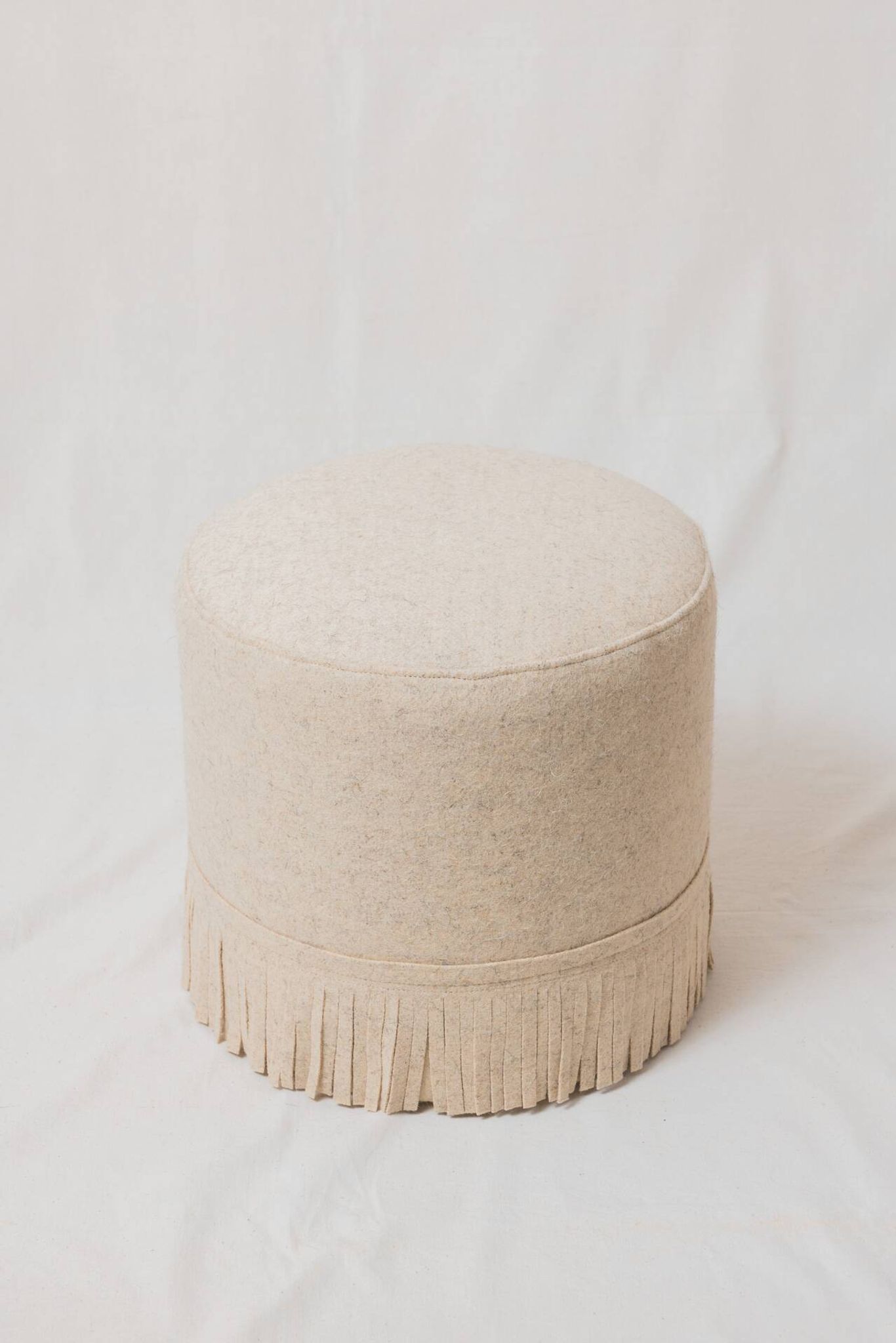 Paire de poufs en laine