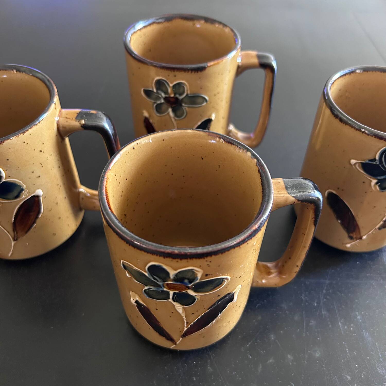 Set of 4 floral decorated mugs