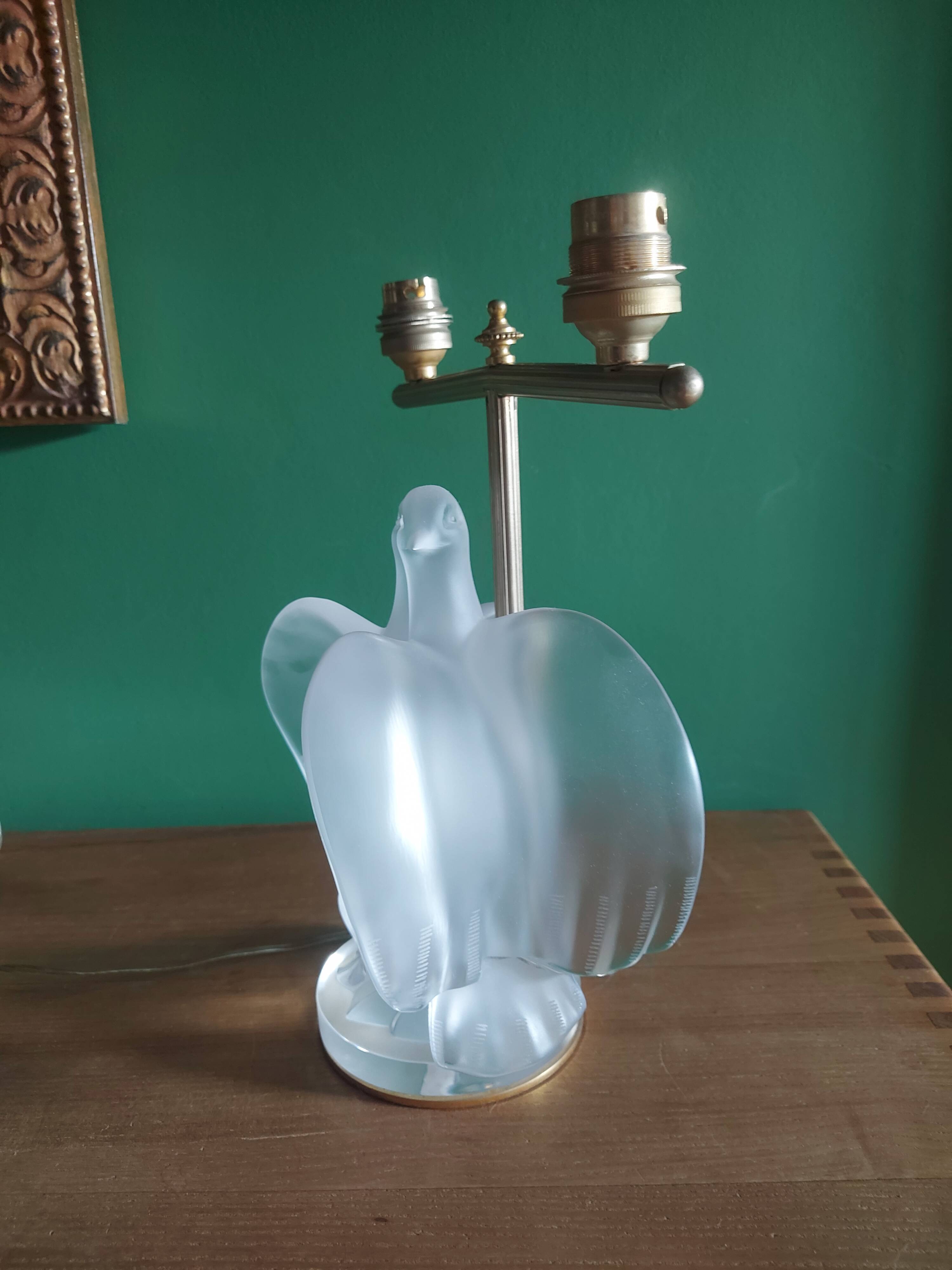 Crystal lamp Lalique with two doves model Ariane