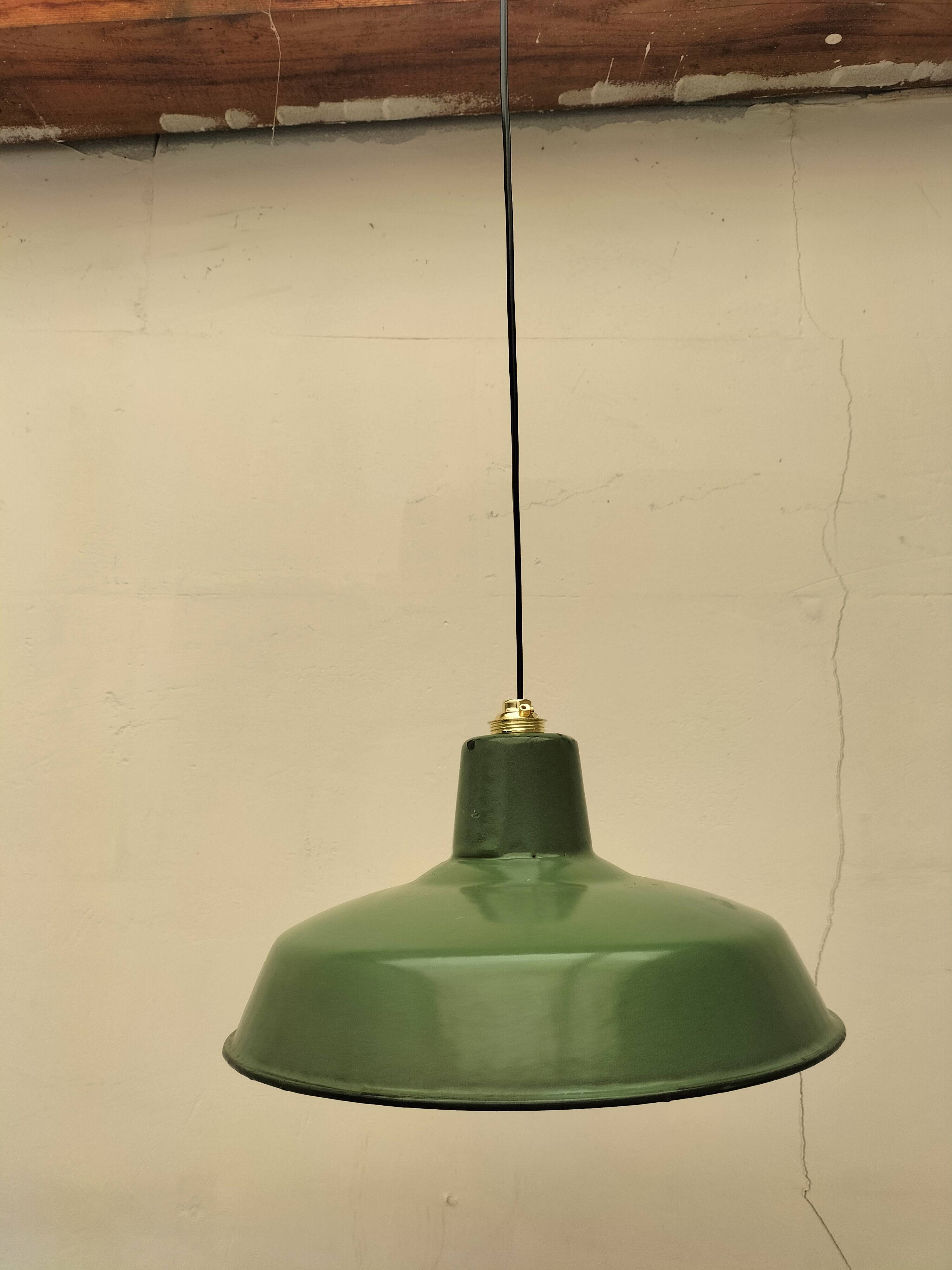 Enamelled sheet metal suspension