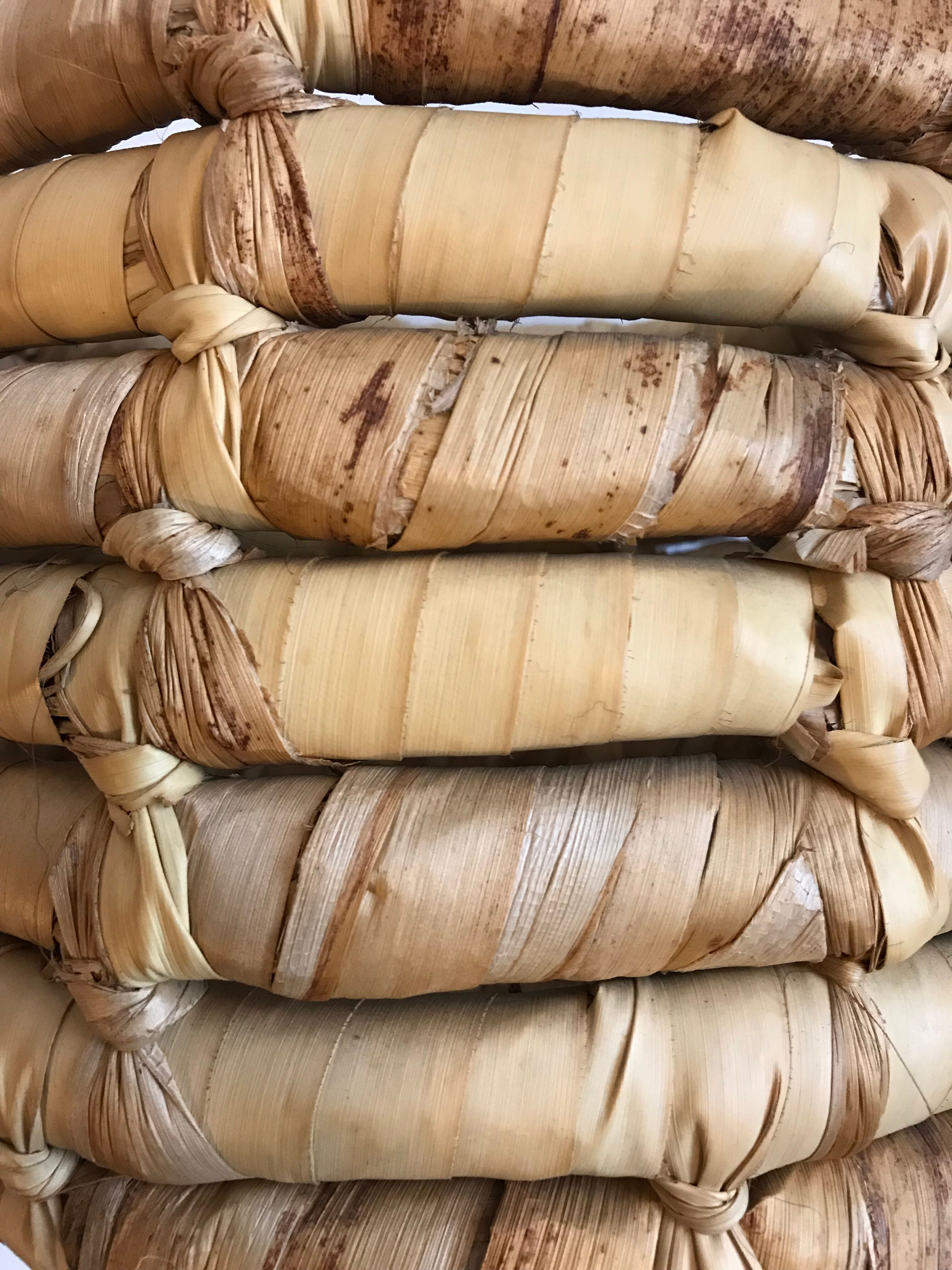 Basket / cache pot in banana leaf