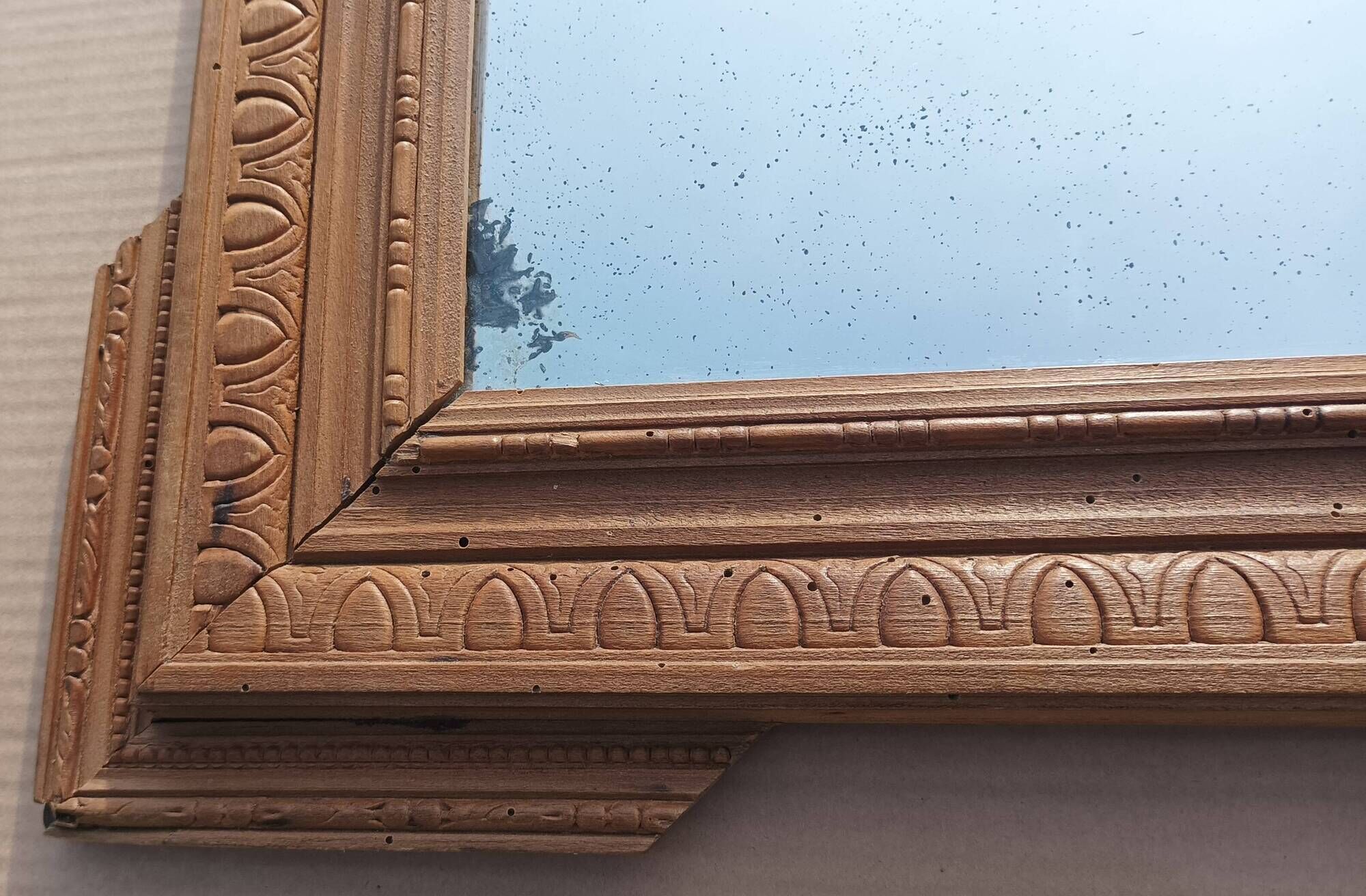 Louis XVI mirror in carved wood, 19th century.