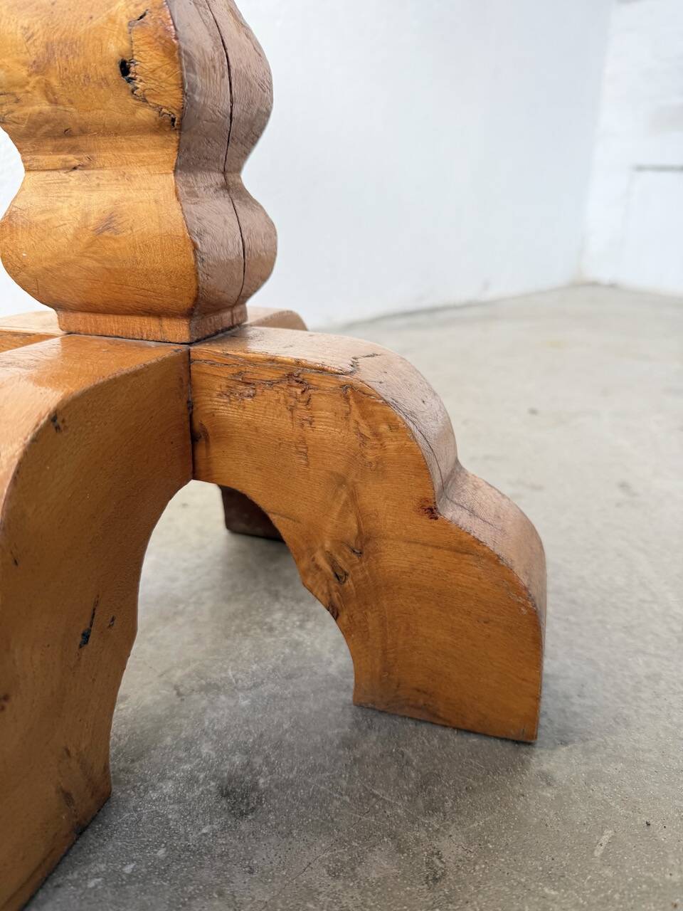 Tabouret artisanal en orme, art populaire