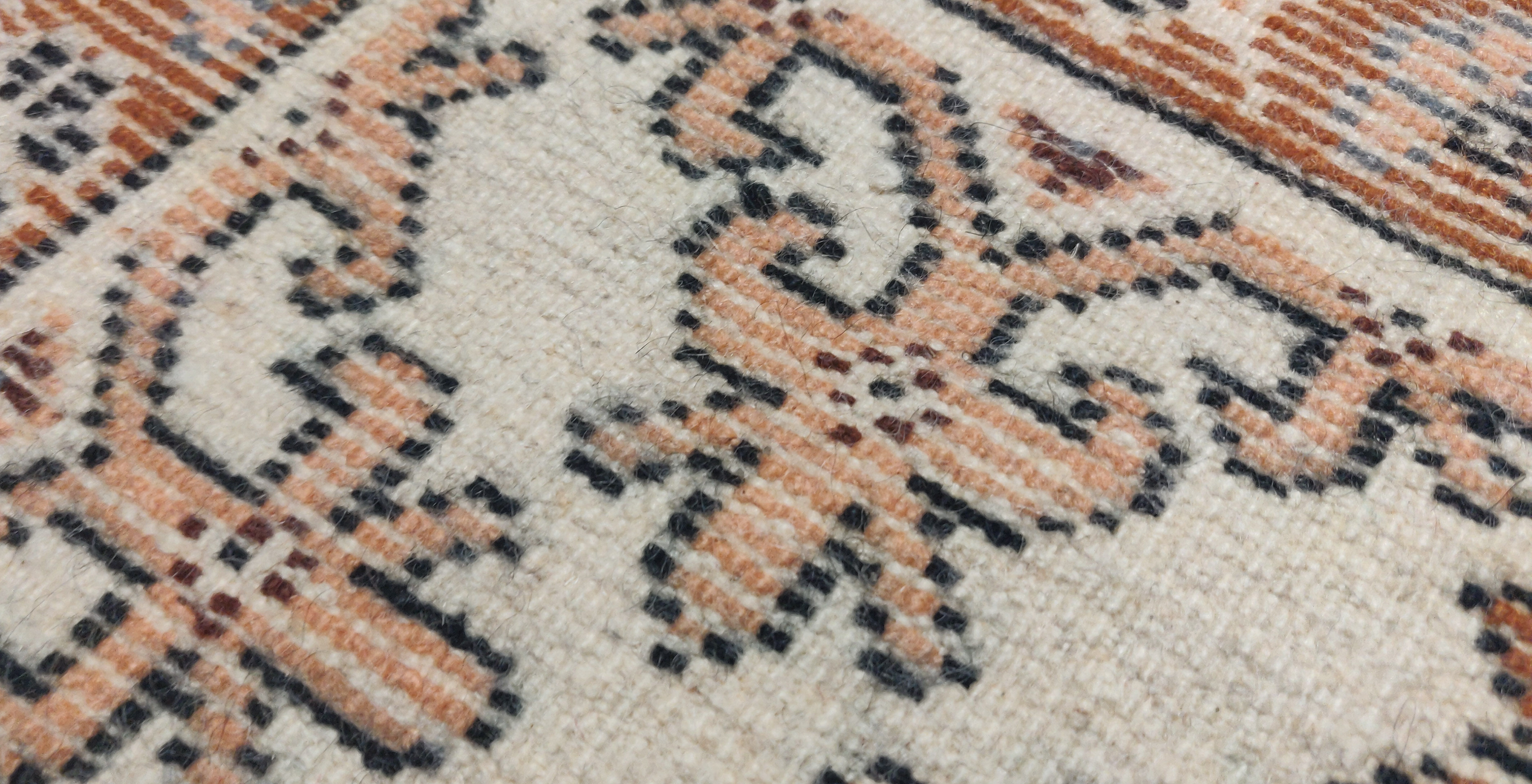 Handmade woolen Persian carpet - 256 x 360 cm