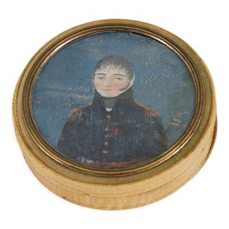 Boite miniature en écaille Décor d'officier d'Empire Début XIXe