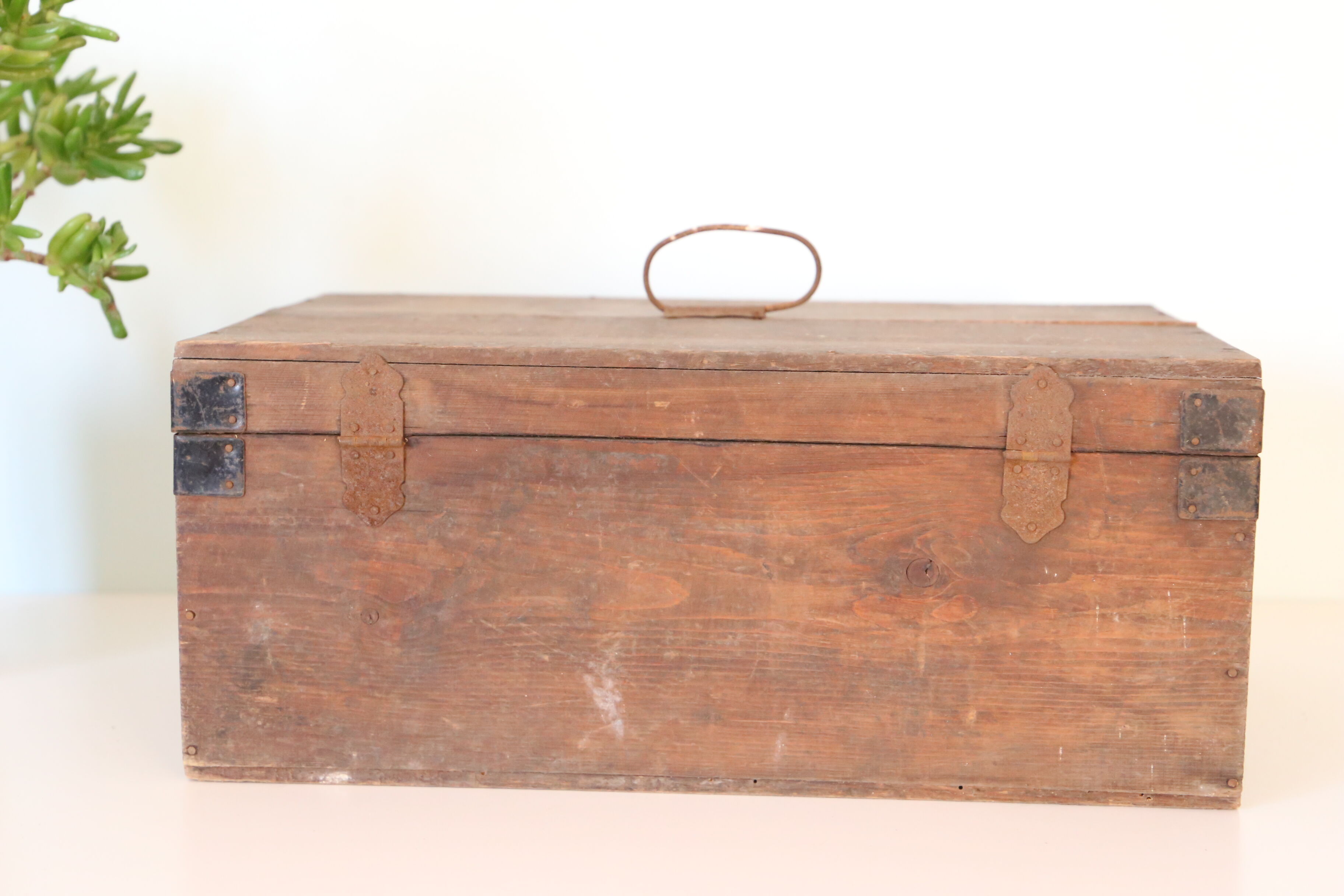 Wooden pre-war box with metal handle