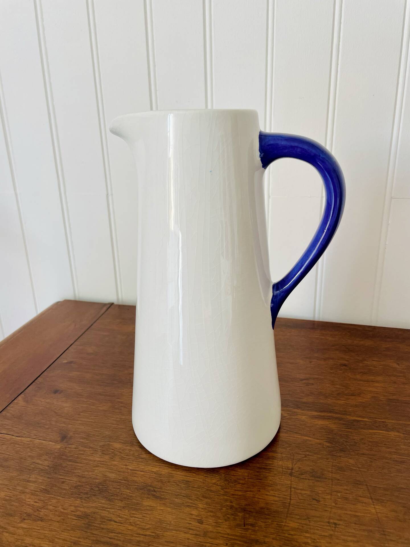 Pichet carafe en céramique blanc et bleu