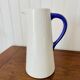 Pichet carafe en céramique blanc et bleu