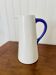 Pichet carafe en céramique blanc et bleu
