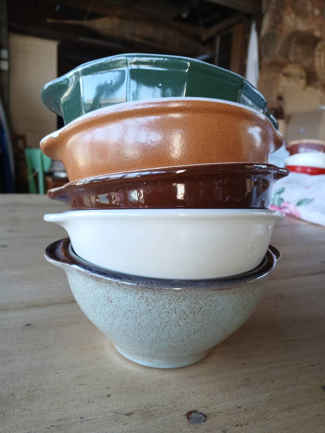 5 old Émile Henry bowls