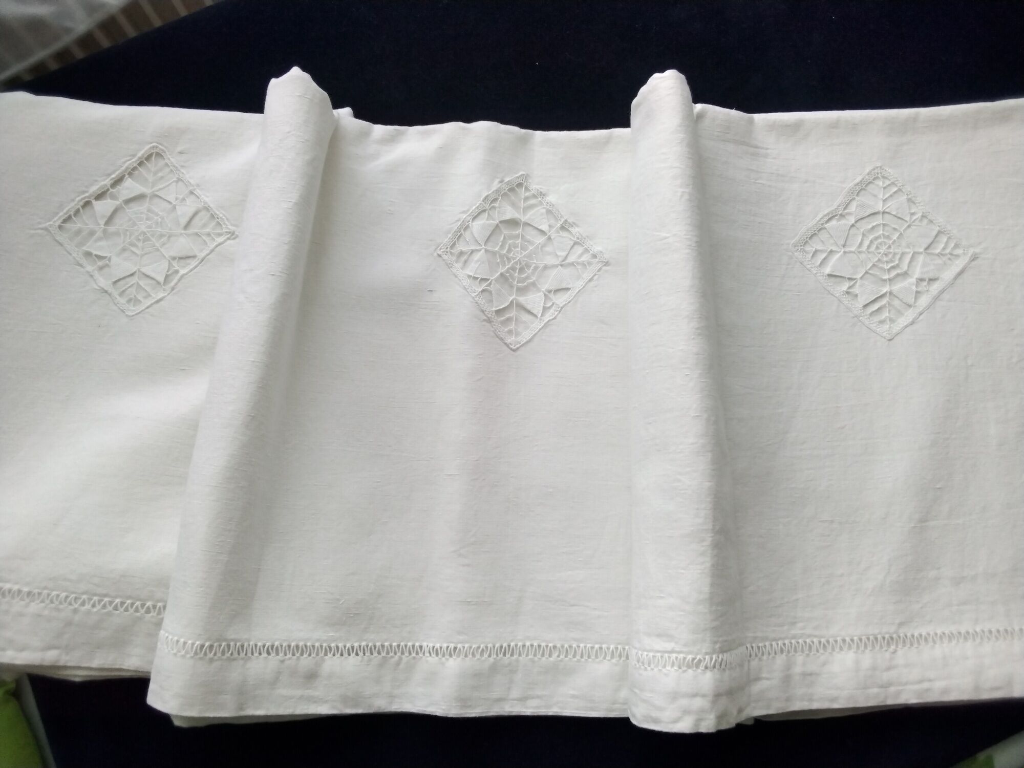 Antique sheet in mestizo with days and embroidery 1.85 x 3.10 m
