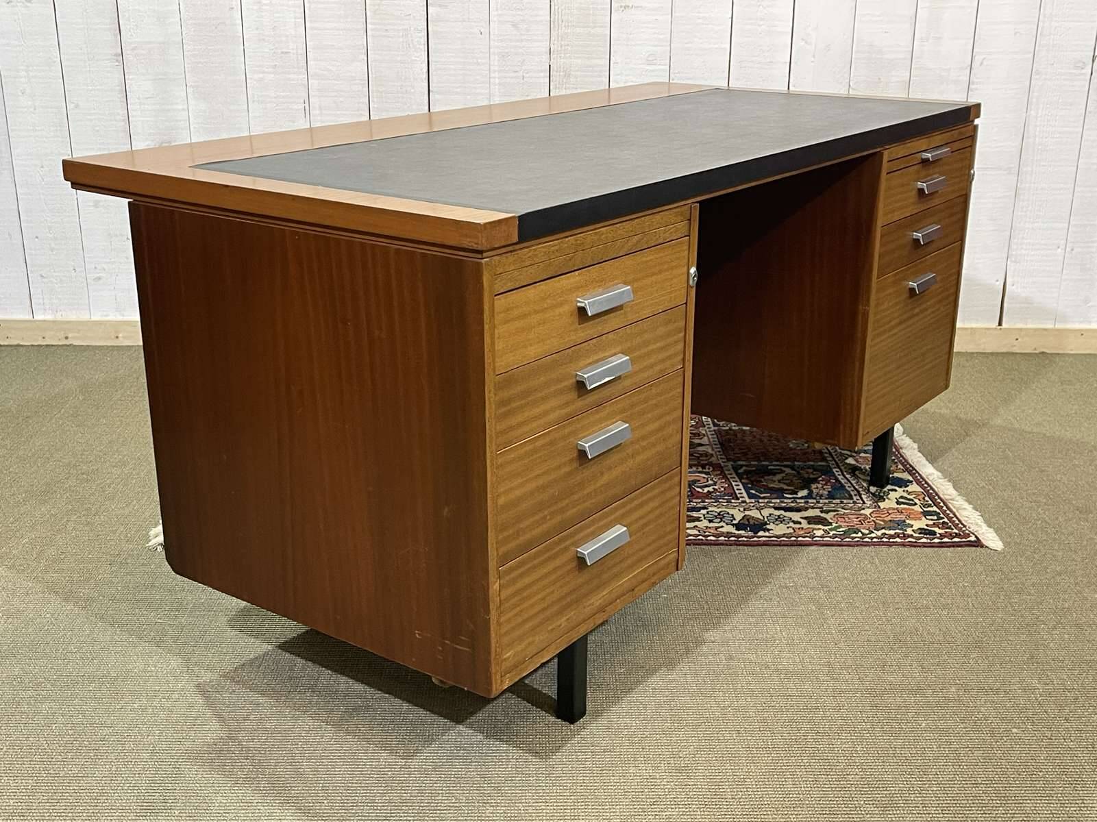 Bureau de direction anglais des années 1970 en acajou