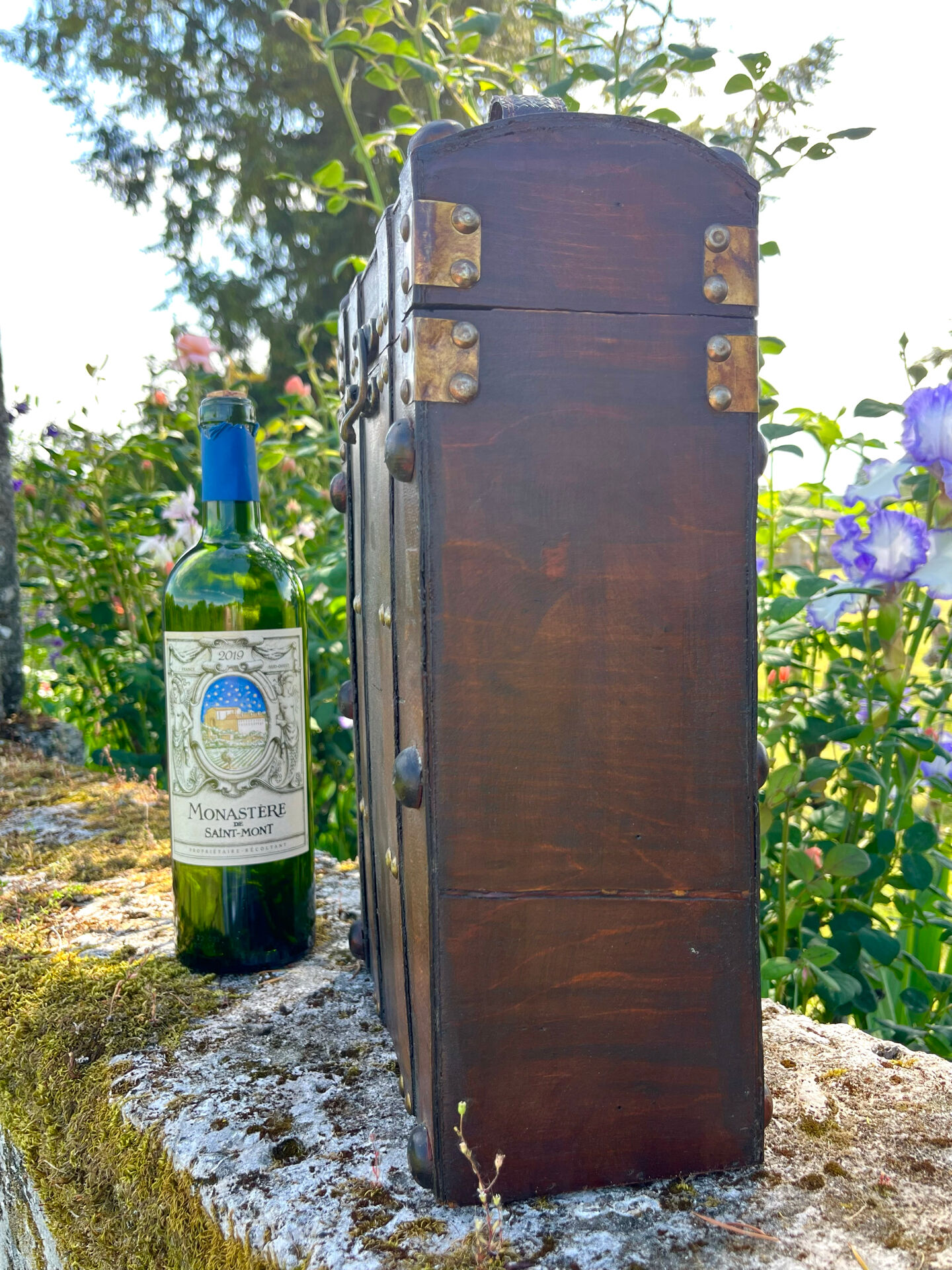 Coffre en bois pour deux bouteilles de vin avec compartiment secret