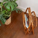 Foldable magazine rack in wicker