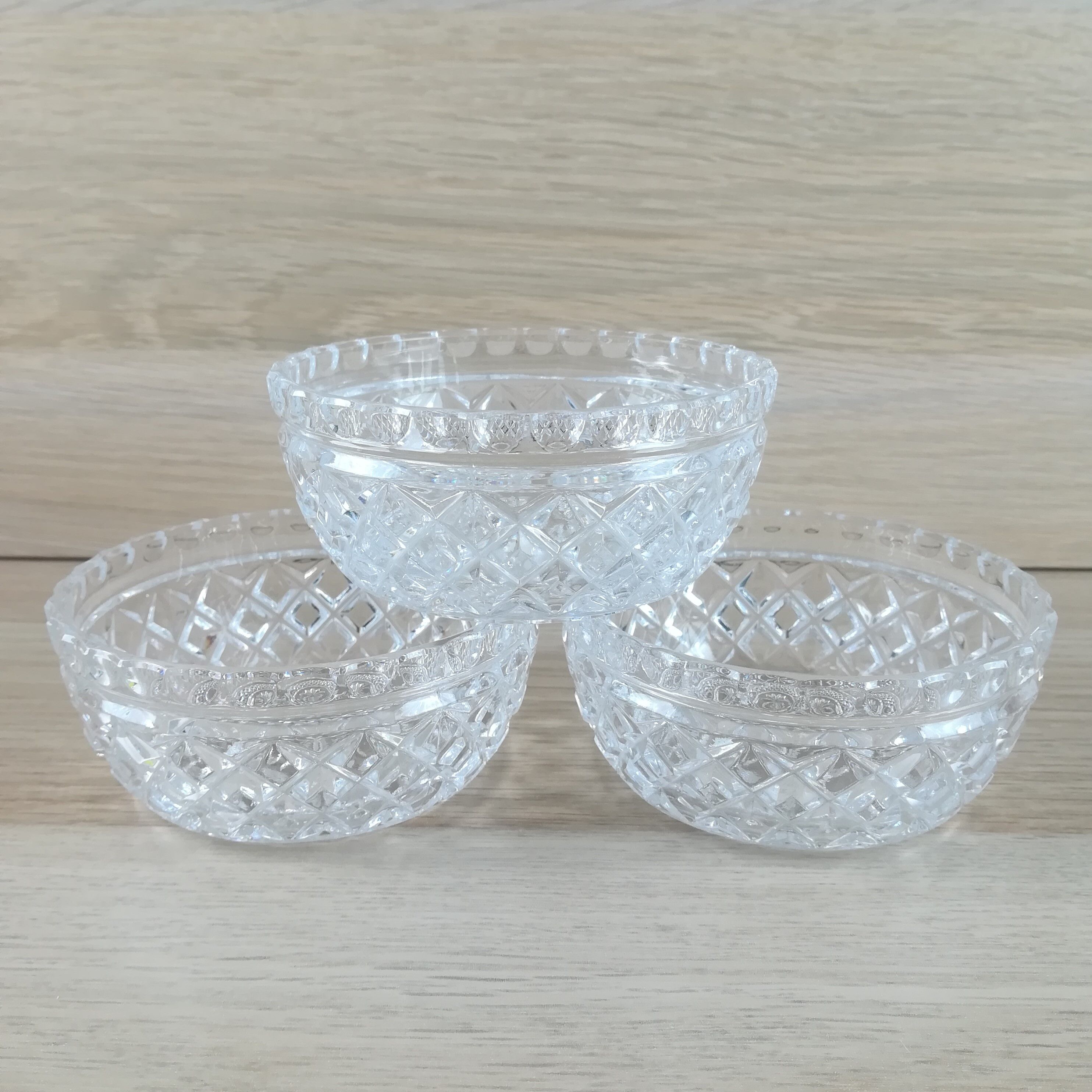 3 chiseled glass cups