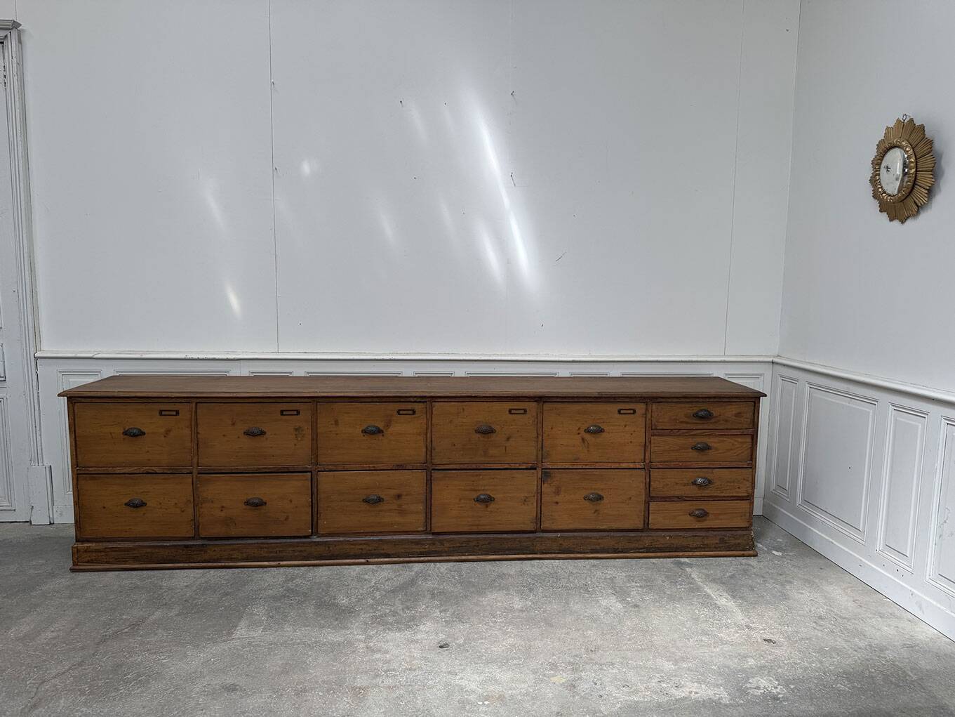 Trade cabinet with 14 drawers