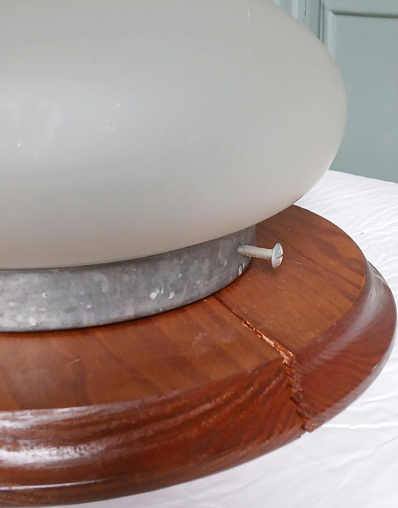 Mushroom lamp in solid pine and opal glass, circa 1980.