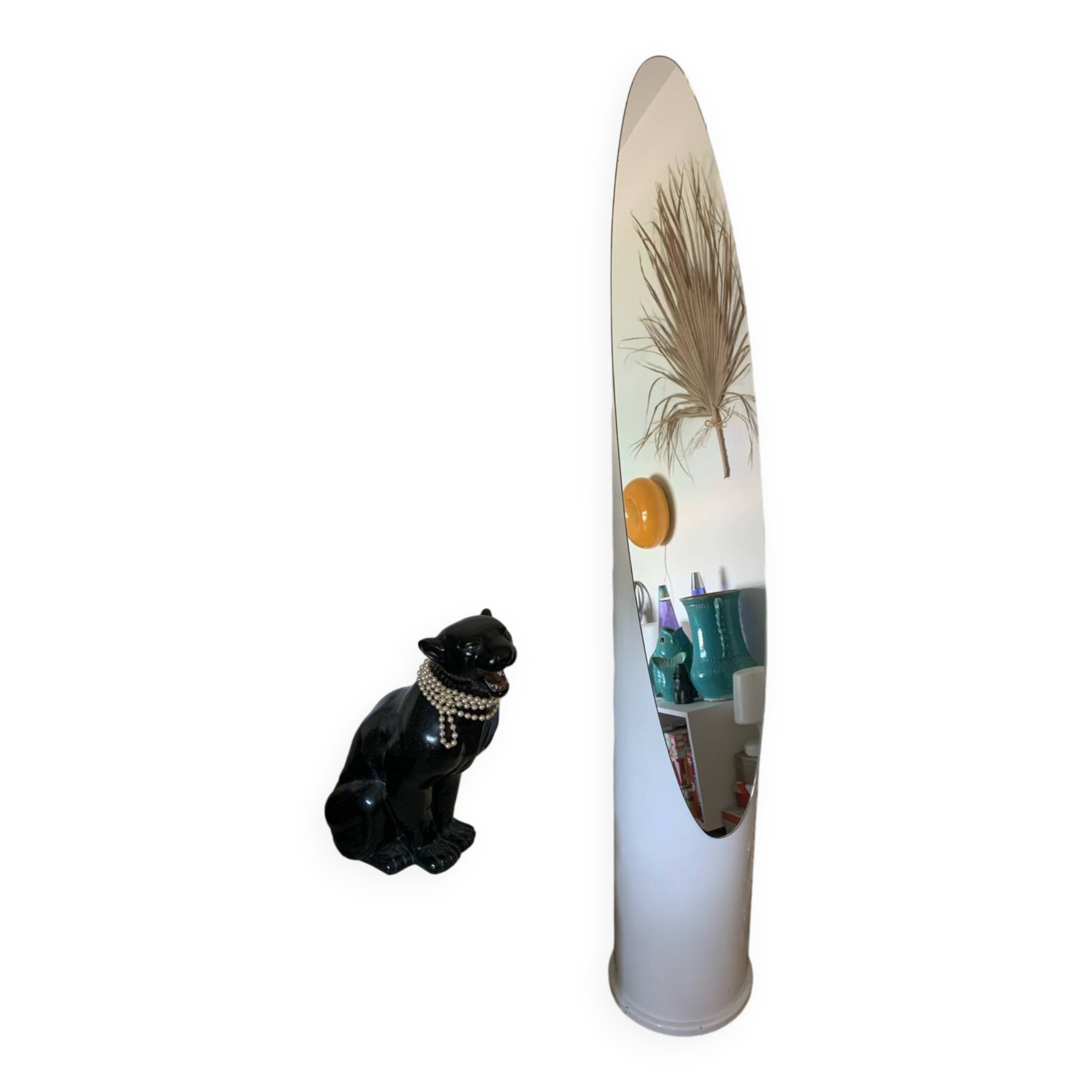 Lipstick mirror on foot