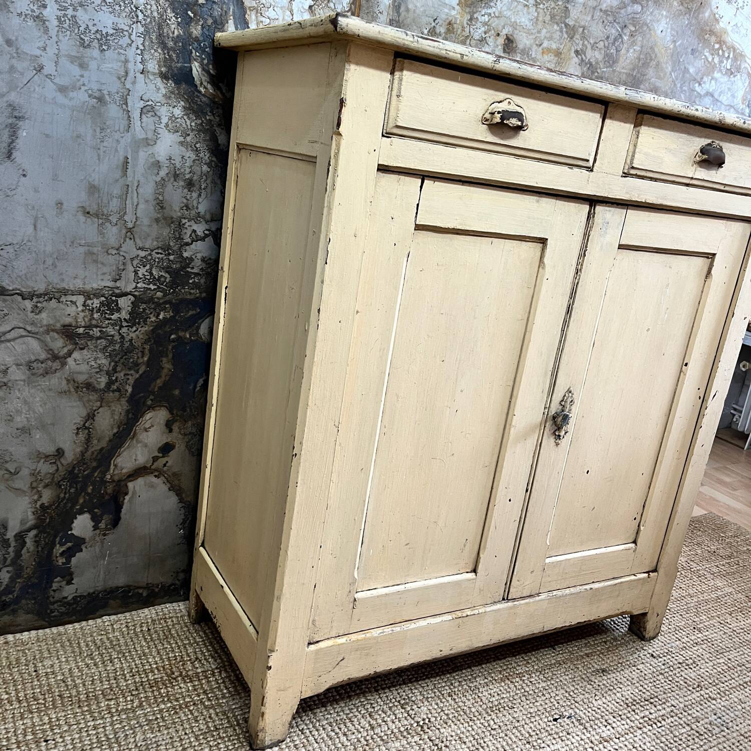 Parisian buffet in its pretty original patina