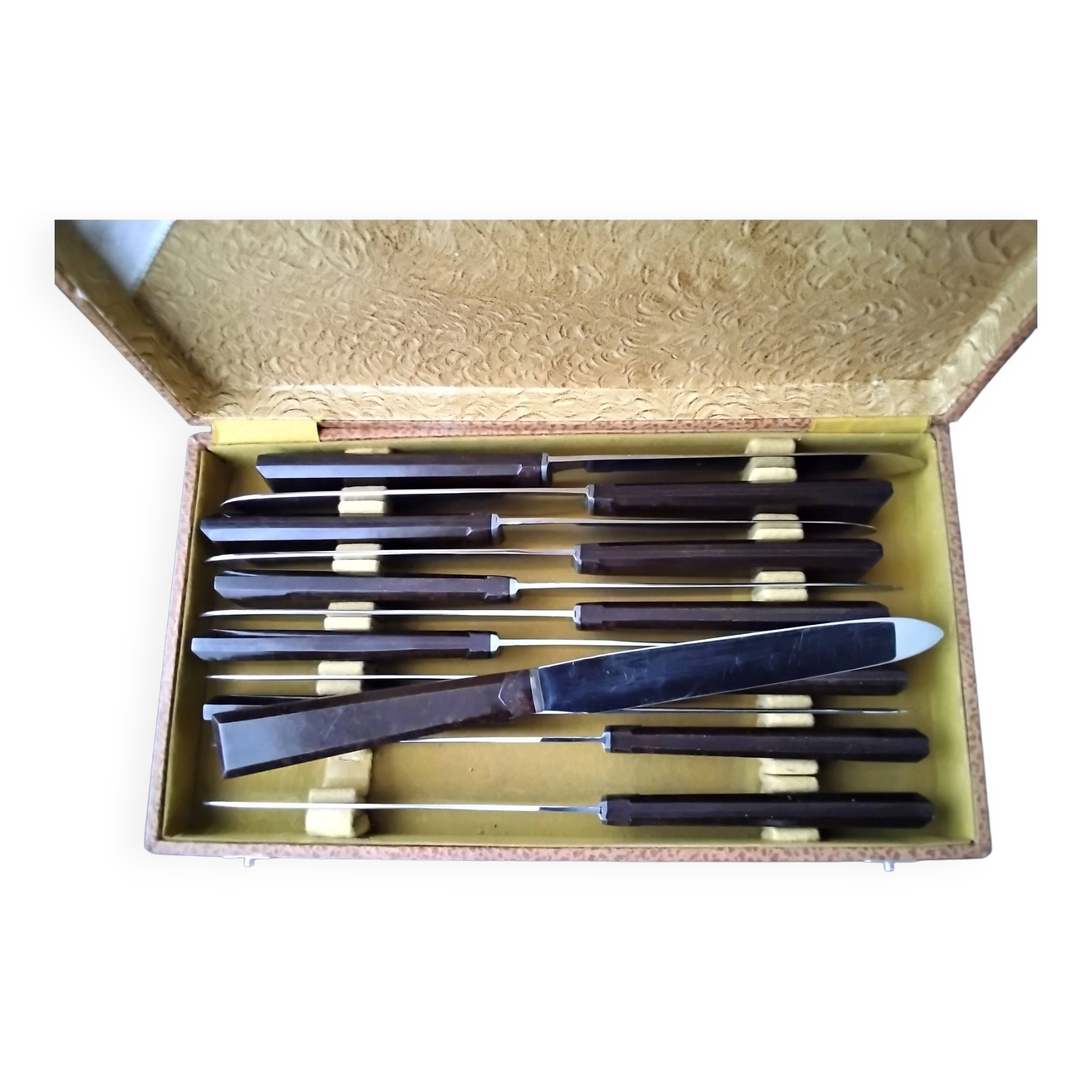 Coffret de 12 couteaux de table vintage  inox et bakélite brune