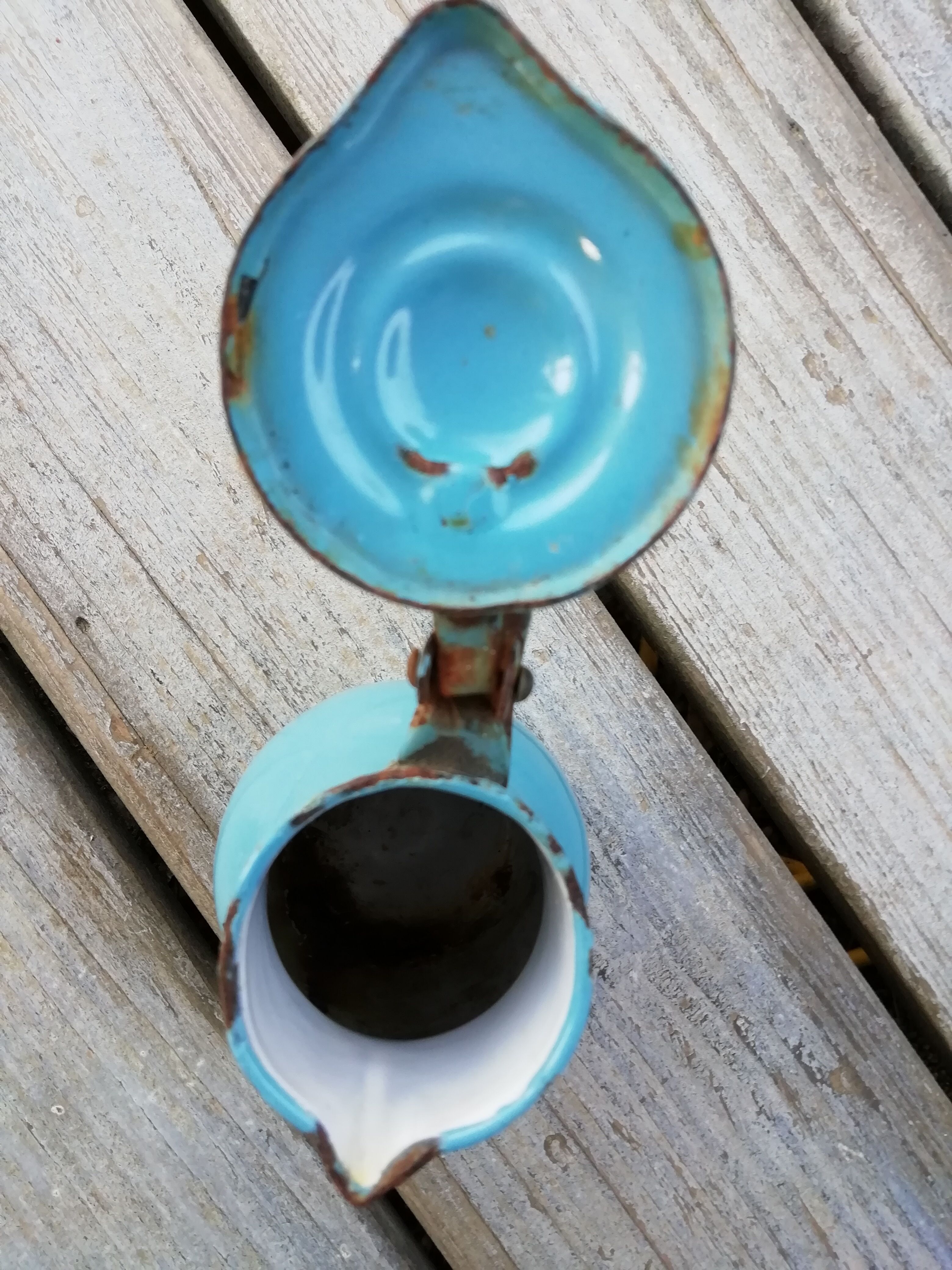 Enamelled sheet metal pitcher