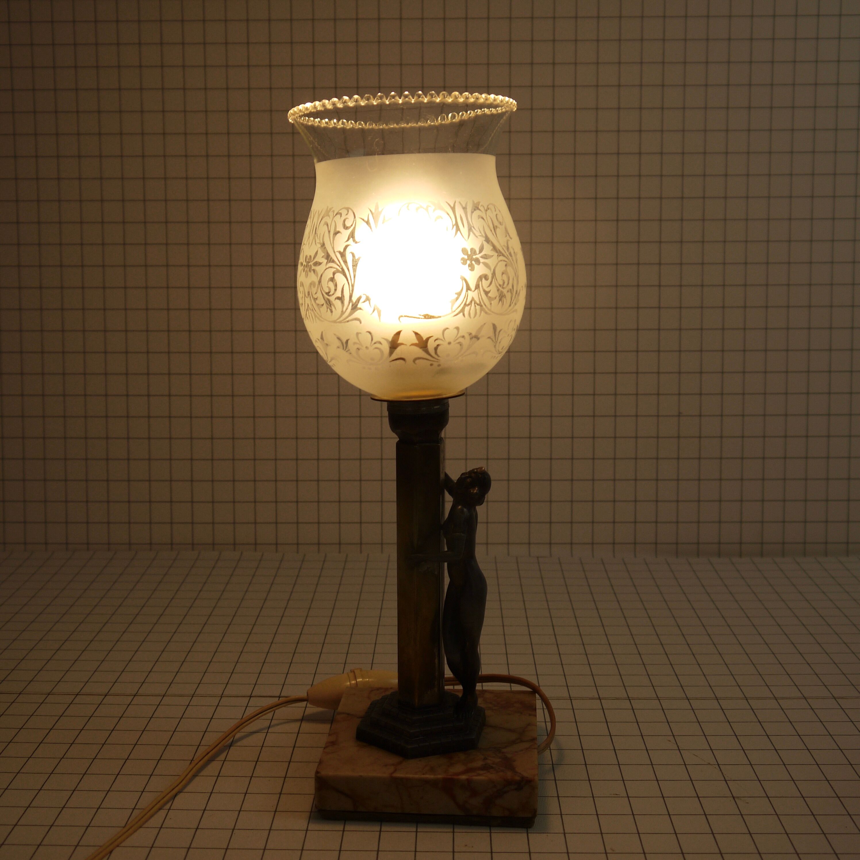 Lampe art déco sculpture de femme