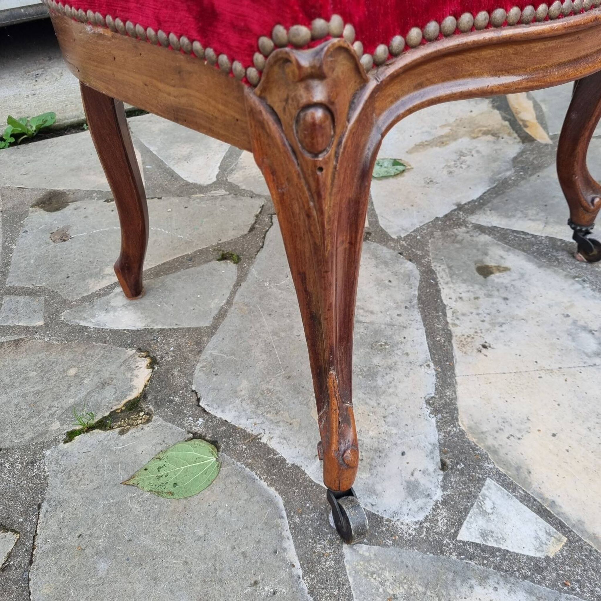 Chaises Louis XX, noyer & velours rouge