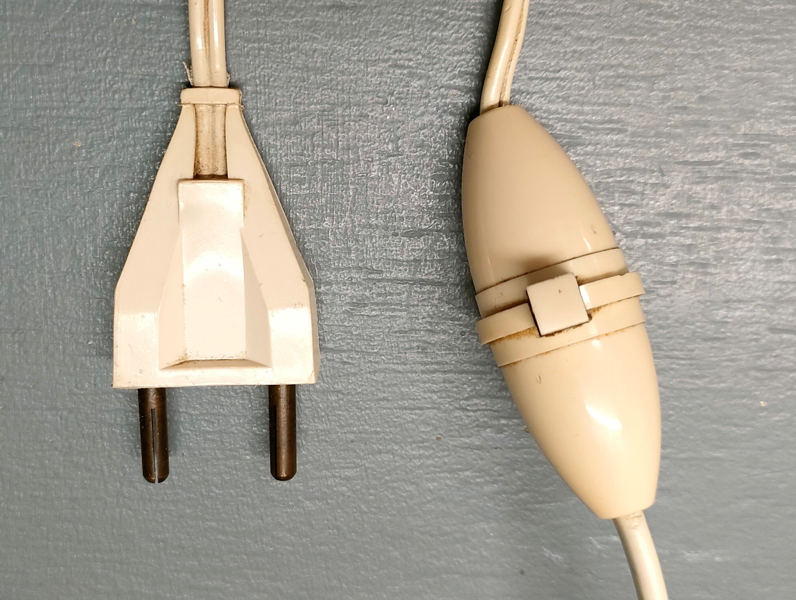 Lamp Le Dauphin black ceramic glazed, wicker canelé, imitation leather havana ~ 70's