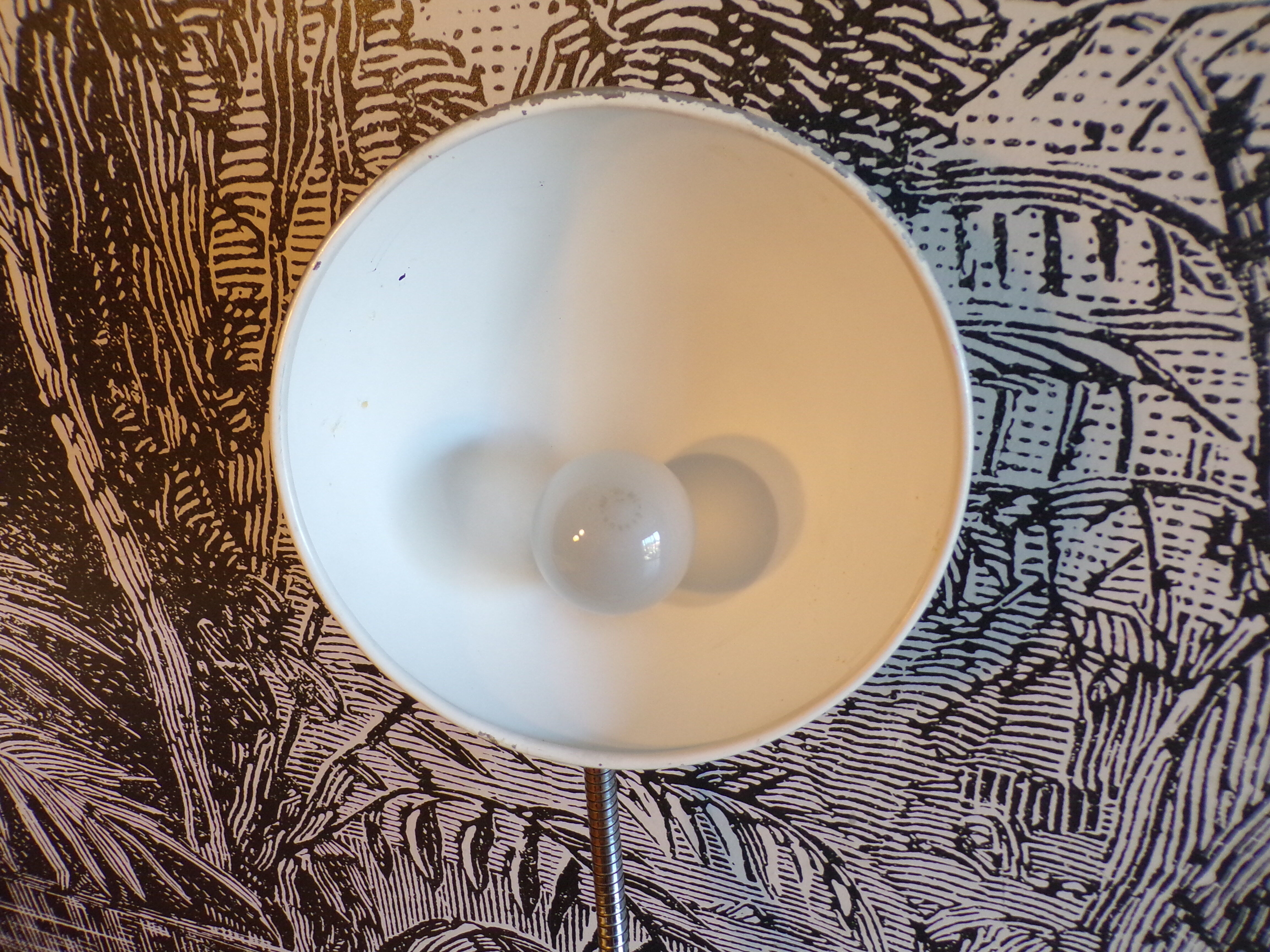 Articulated workshop lamp