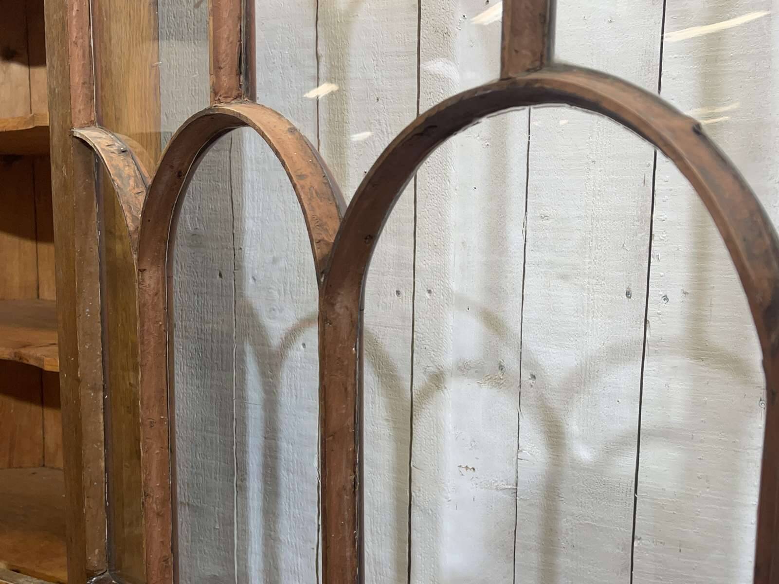 Encoignure anglaise 19ème en noyer et chêne
