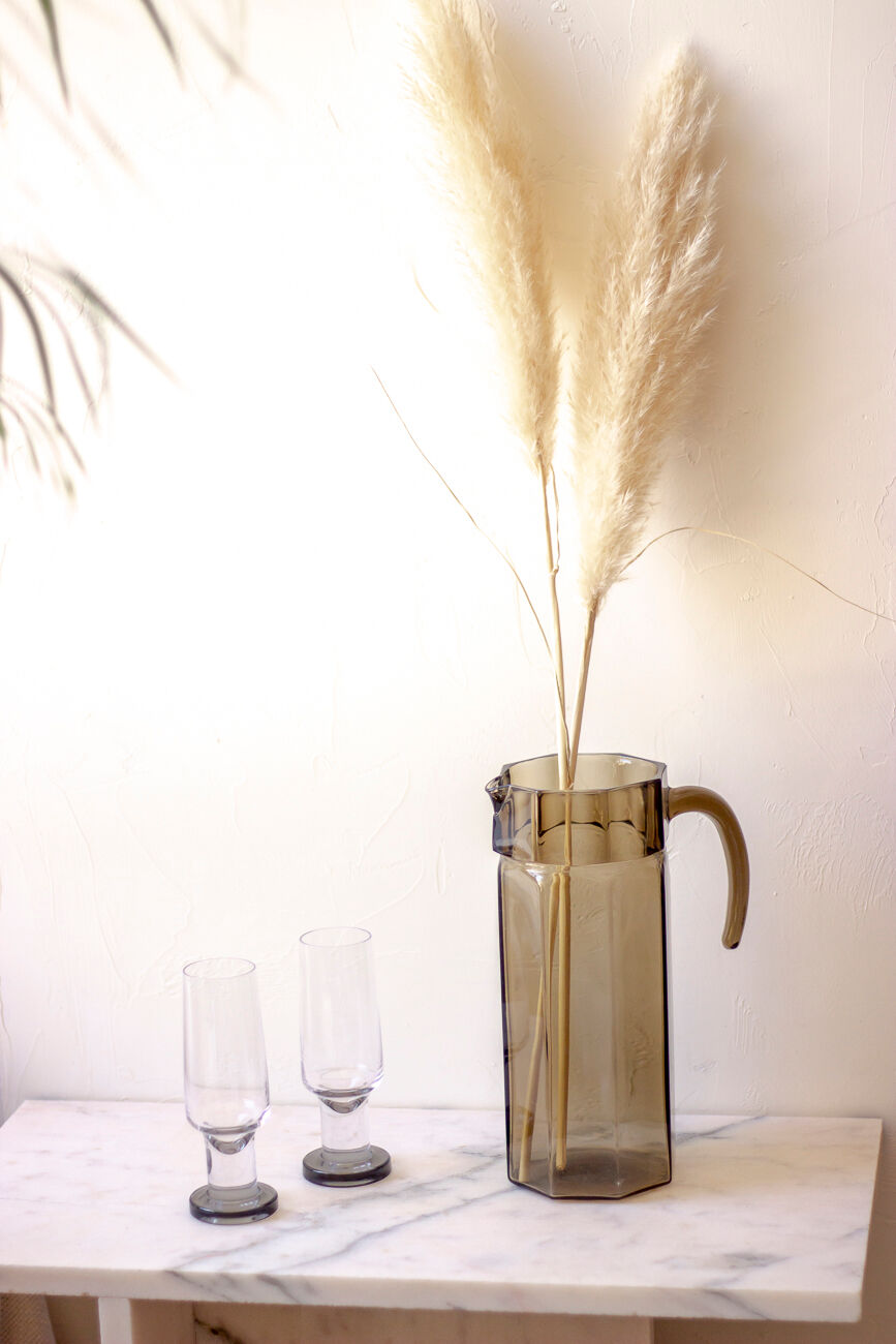Pichet octogonal en verre fumé