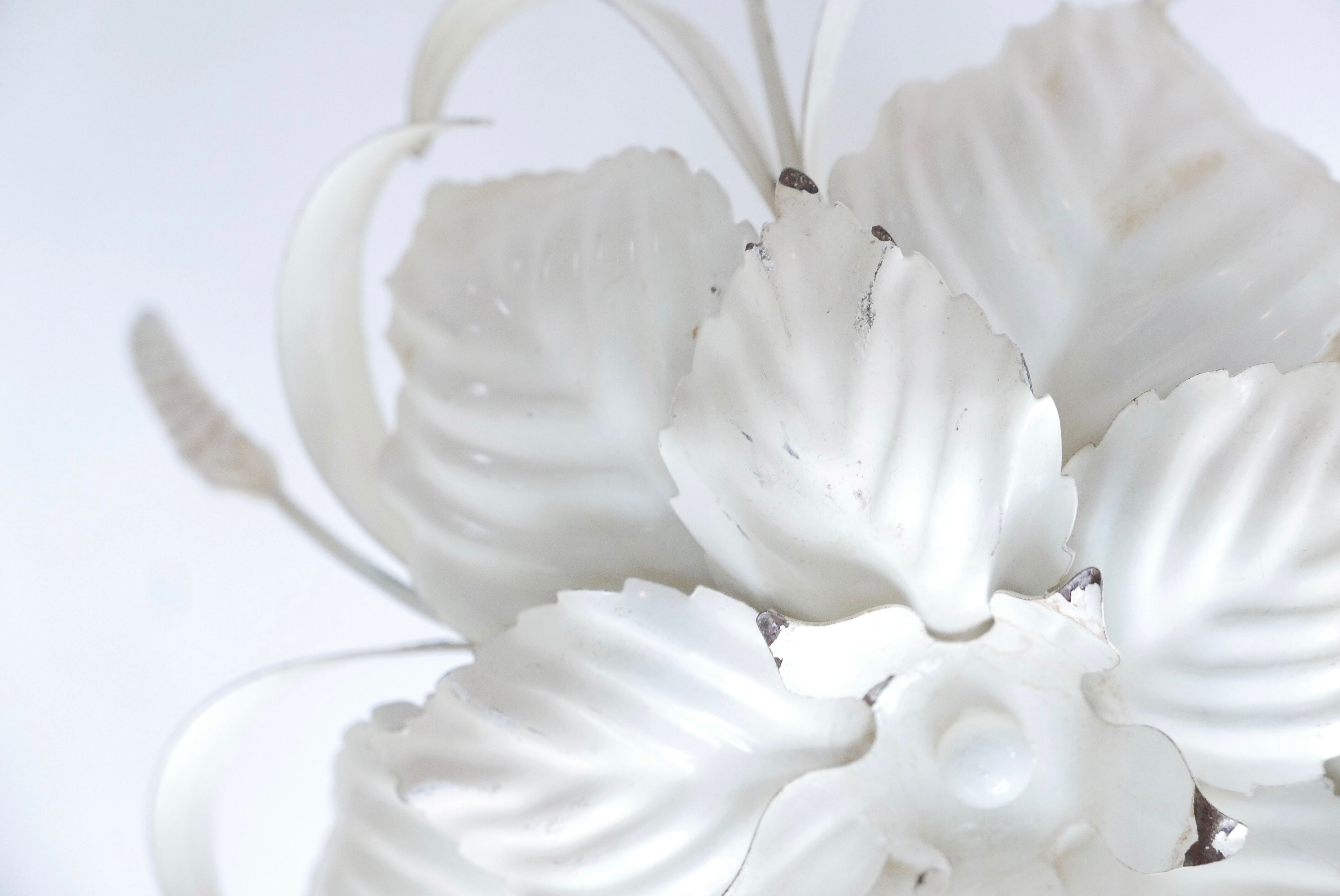 Ceiling light foliage in white metal early 1970s