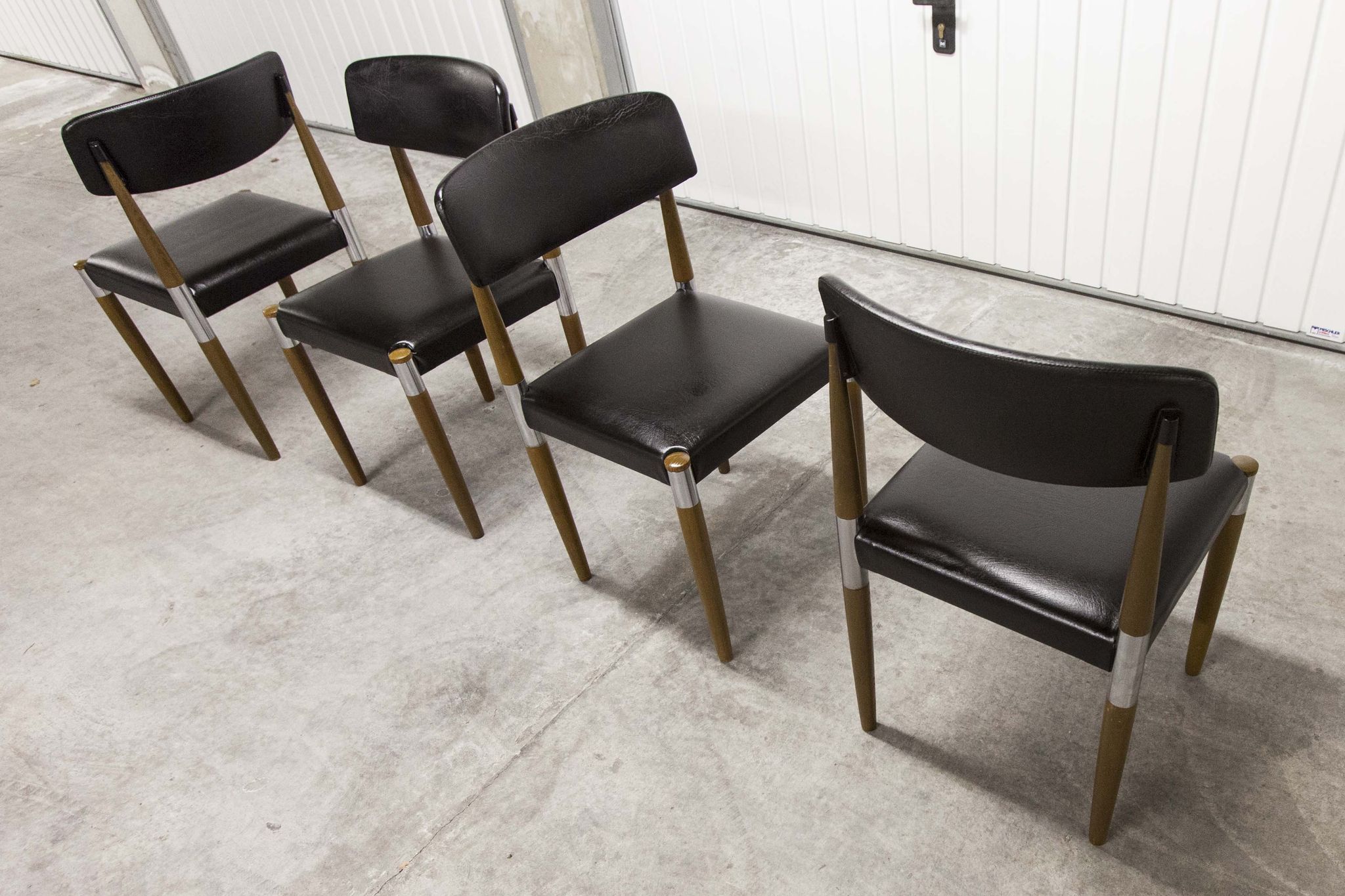 Lot of 4 Scandinavian chairs feet fused wood 60's