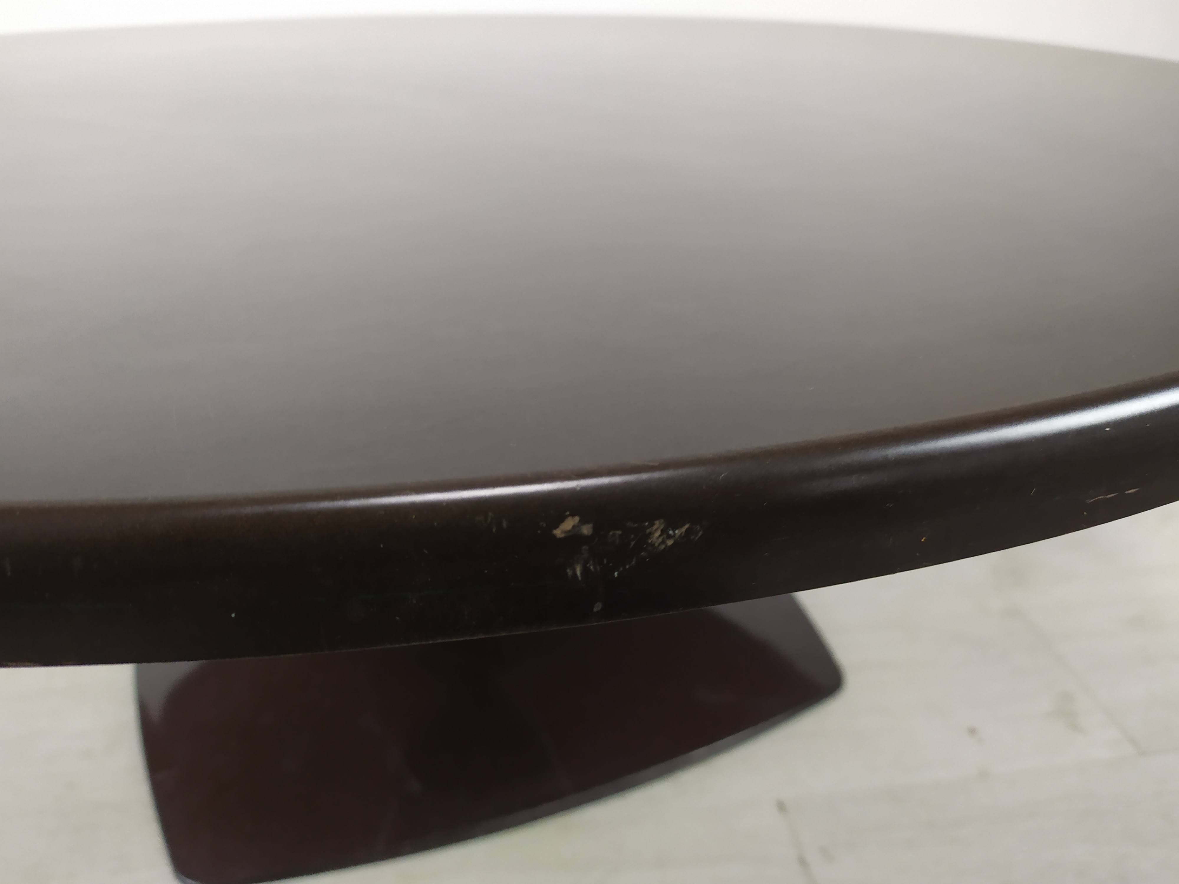 Round coffee table vintage tulip foot