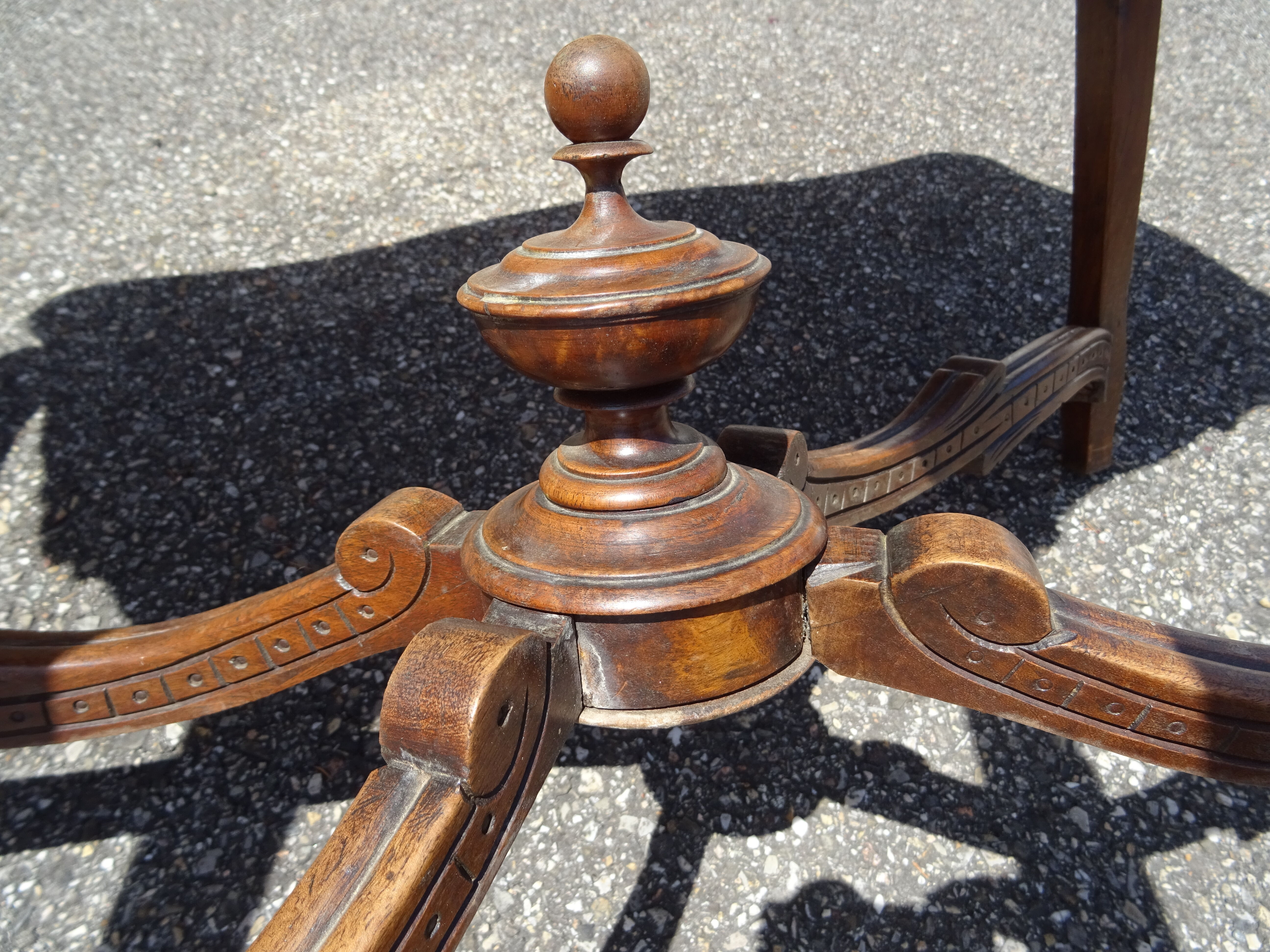 Desk writing table of middle Louis XV