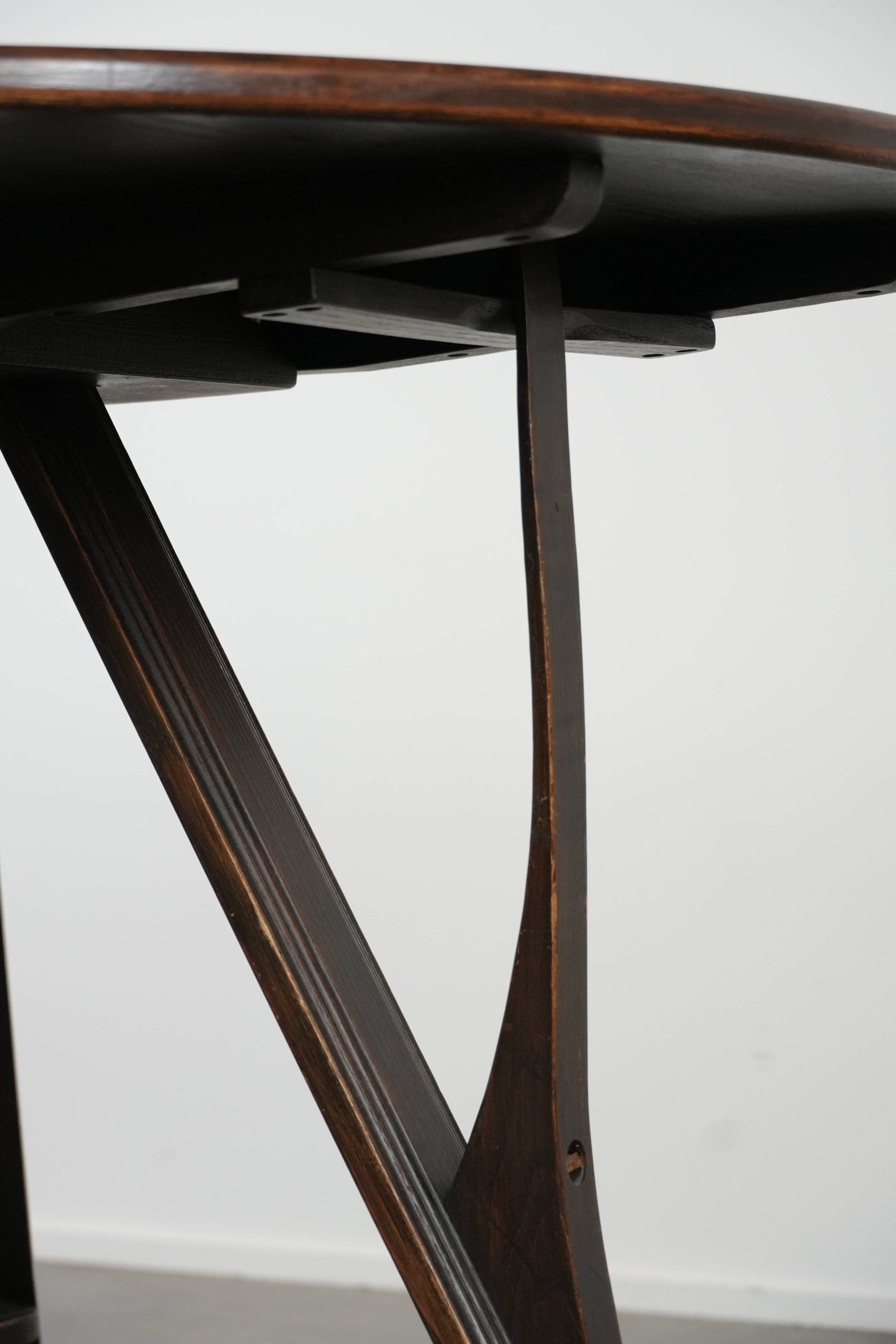 Dutch dining table/folding table from the 20th century 105cm diameter