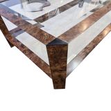 Table basse années 80 en métal gainé imitation loupe de noyer.