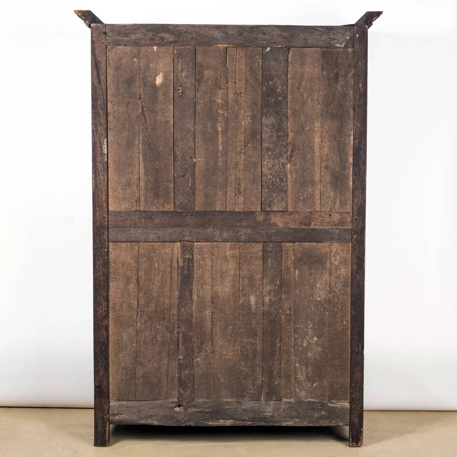 Armoire ou penderie française antique Louis XV rustique