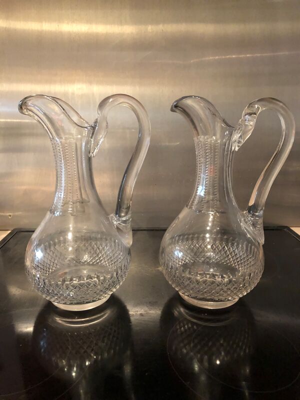 Paire de pichets en cristal taillé