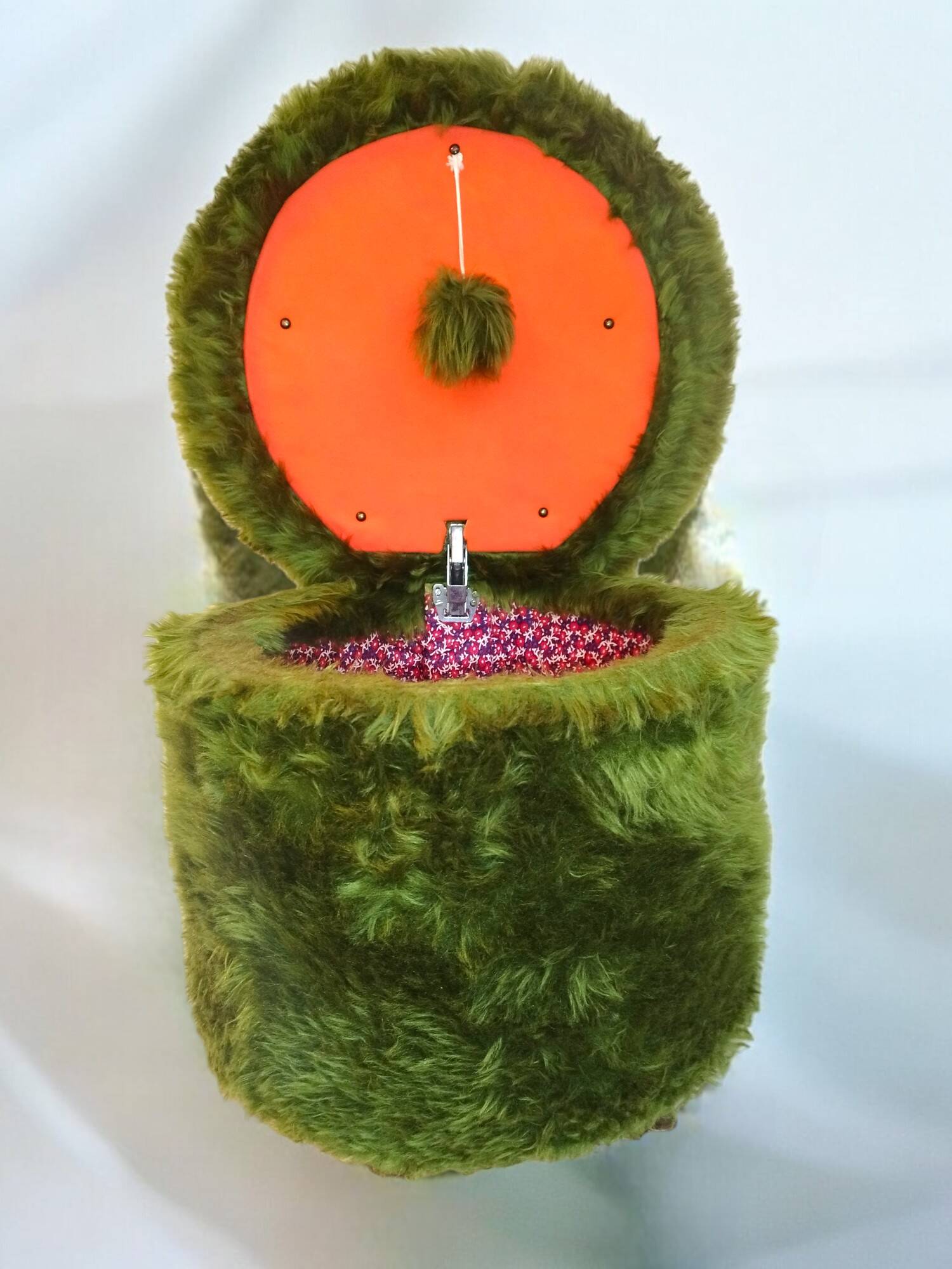 Hairy storage pouf