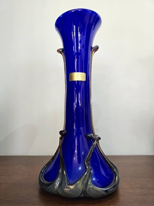 Vase en verre soufflé bleu cobalt – Silice Création Biot – 39 cm